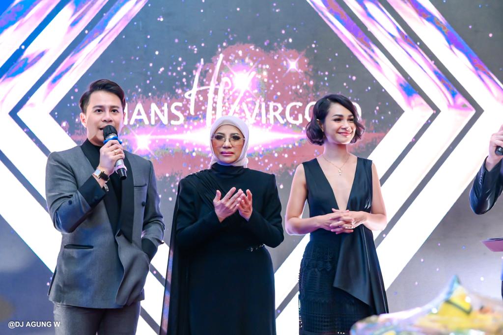 drg. Devya Linda (tengah) dan penyanyi Andien (kanan).