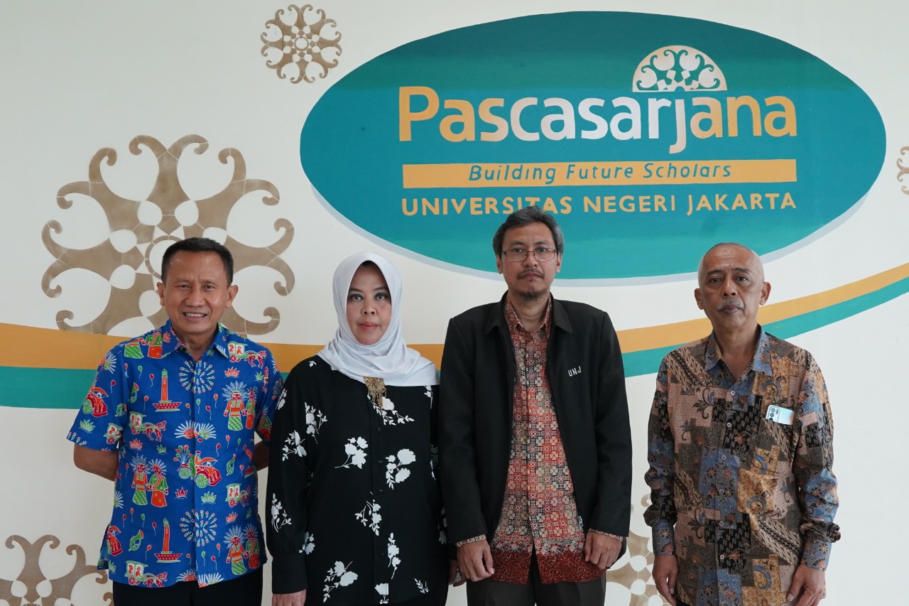 Pimpinan Pascasarjana UNJ dalam Konferensi ICHeDS 2022