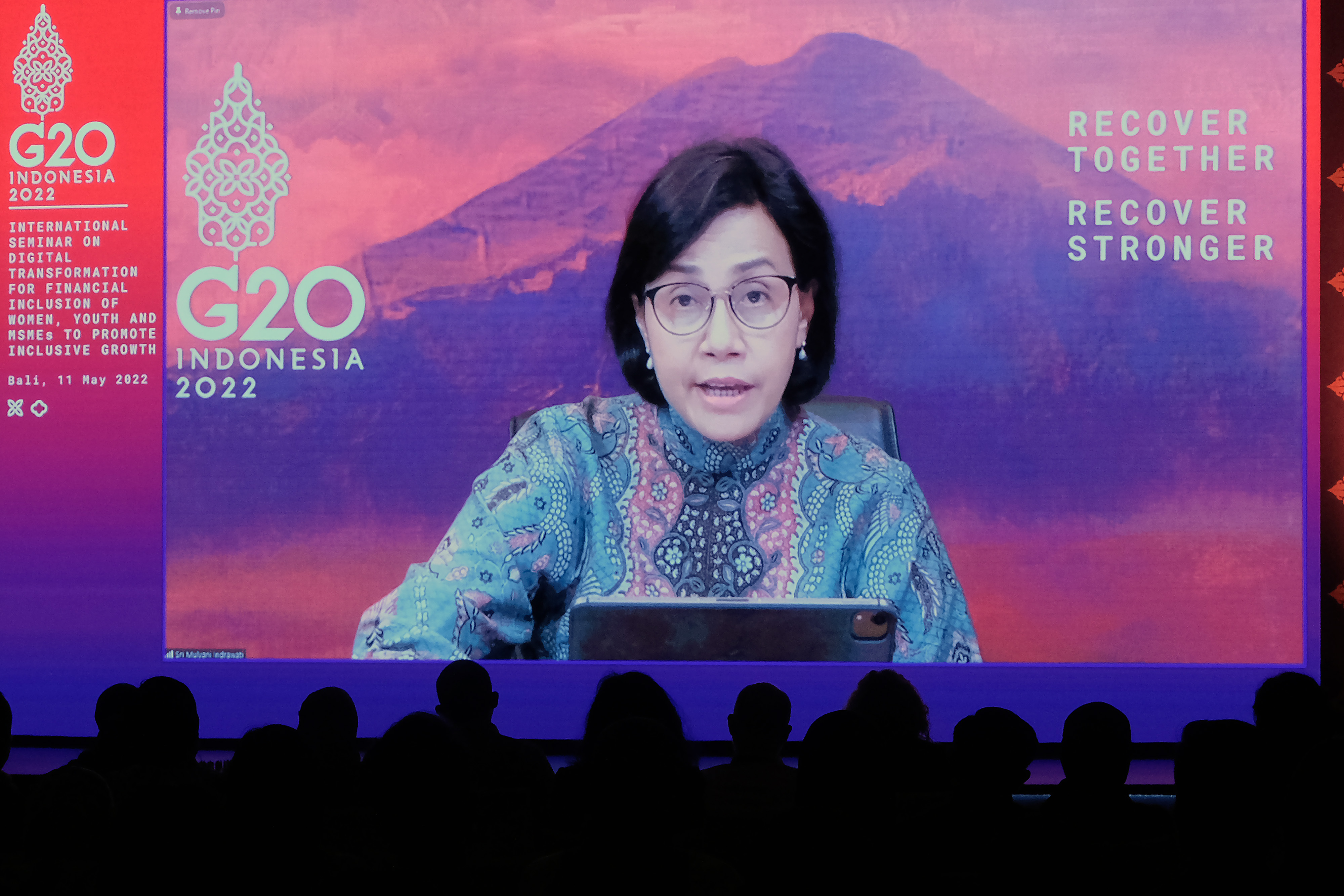 Menkeu Sri Mulyani saat memberikan sambutan secara virtual di salah satu forum G20.