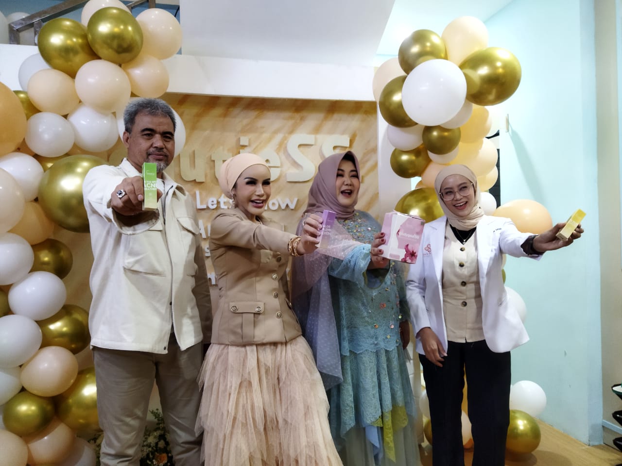 Rizky Ananda Musa saat pembukaan klinik Beautiess 