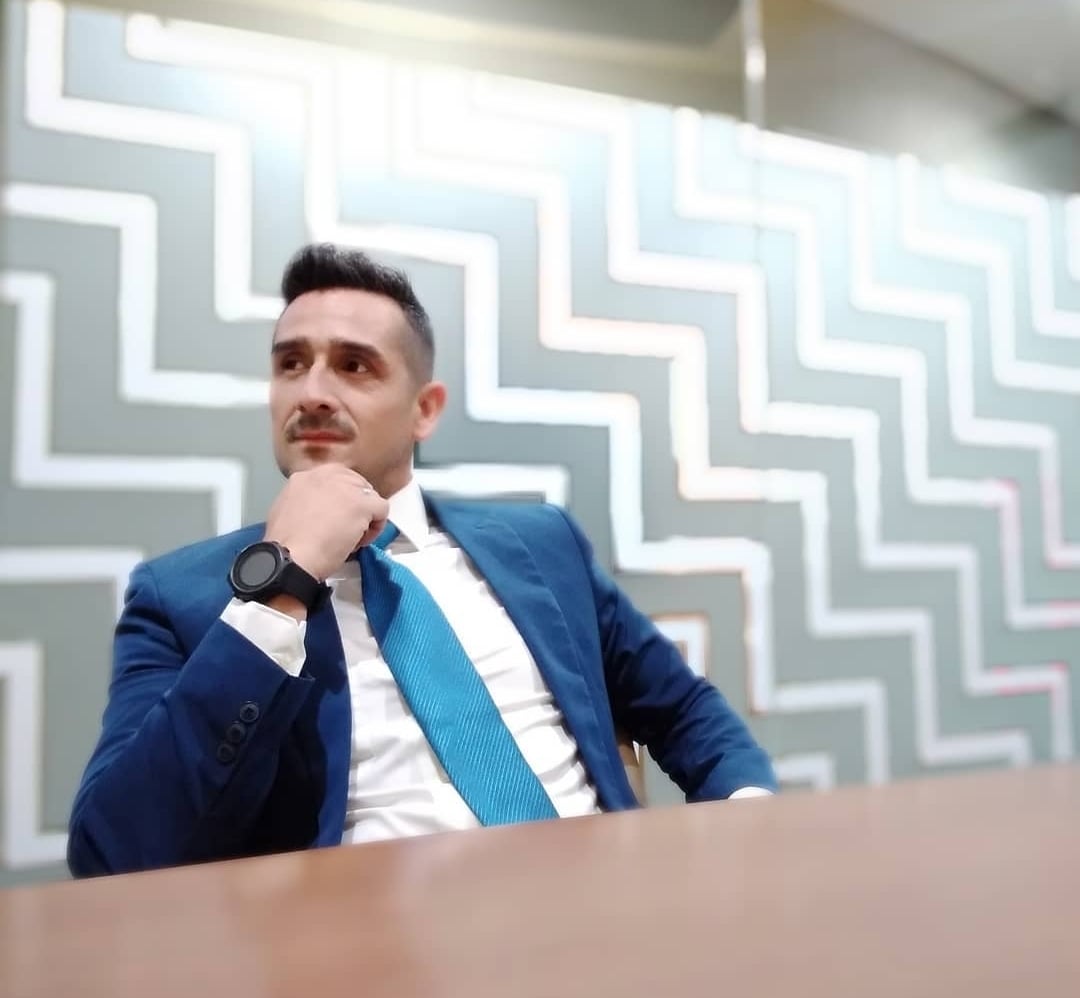 Potret artis Claudio Martinez.