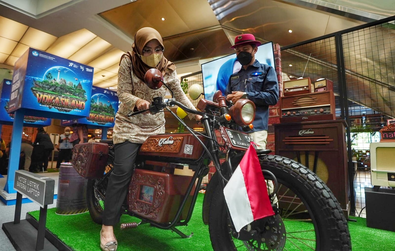 Pameran karya kolaborasi Mahakarya Vokasi bertajuk ‘VokasiLand Road To Hakteknas 2022’.