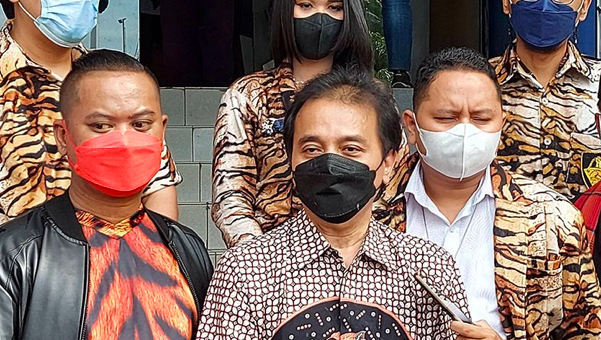 Mantan Menteri Pemuda dan Olahraga Roy Suryo di Polda Metro Jaya, Jakarta, Kamis (24/2).