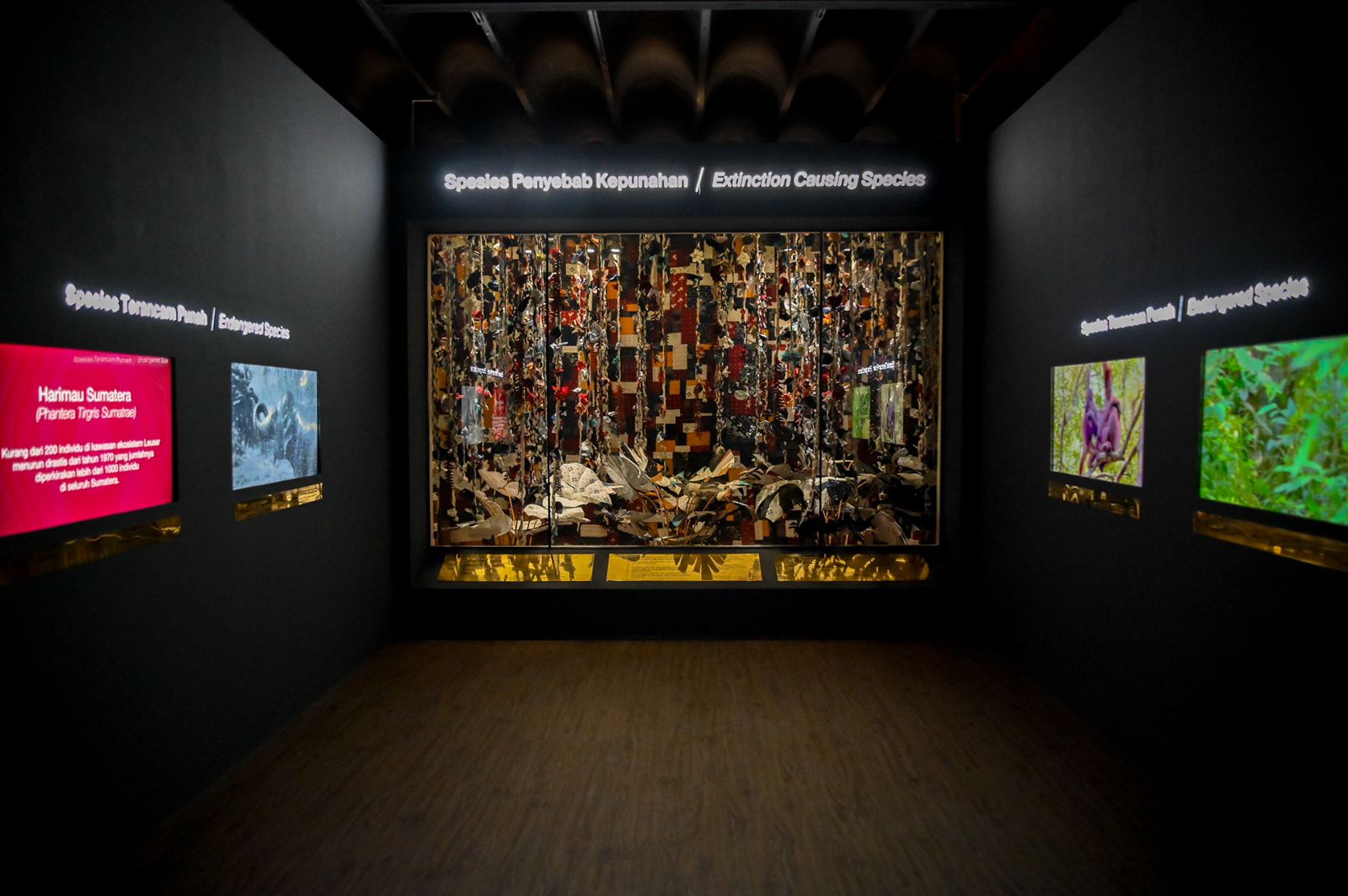 Seni instalasi bertajuk Kisah Punah Kita yang menjadi bagian dari ArtJog