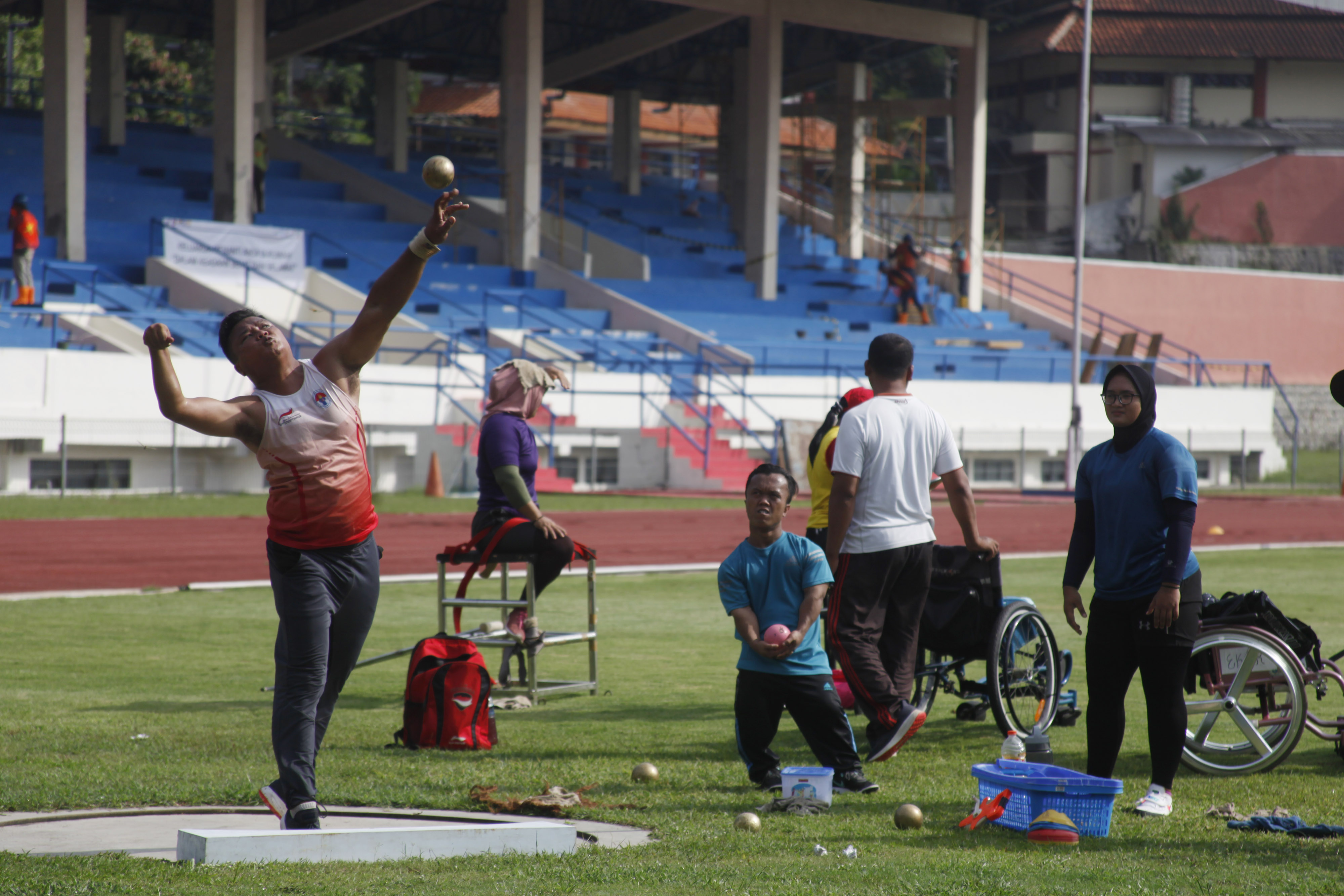Sejumlah atlet para atletik nomor tolak dan lempar mengikuti pemusatan latihan di Jawa Tengah.