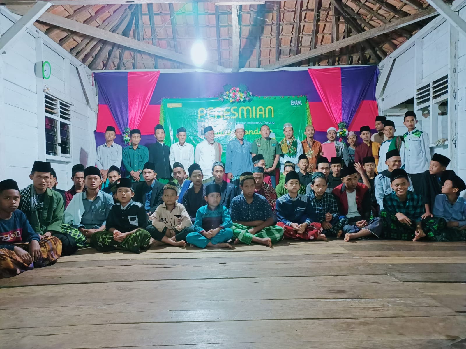 Penerangan listrik sudah dirasakan para santri Pondok Pesantren Roudhotut Tholibin di Dusun Talang Pondok, Buay Pemaca, OKU Selatan, Sumsel.