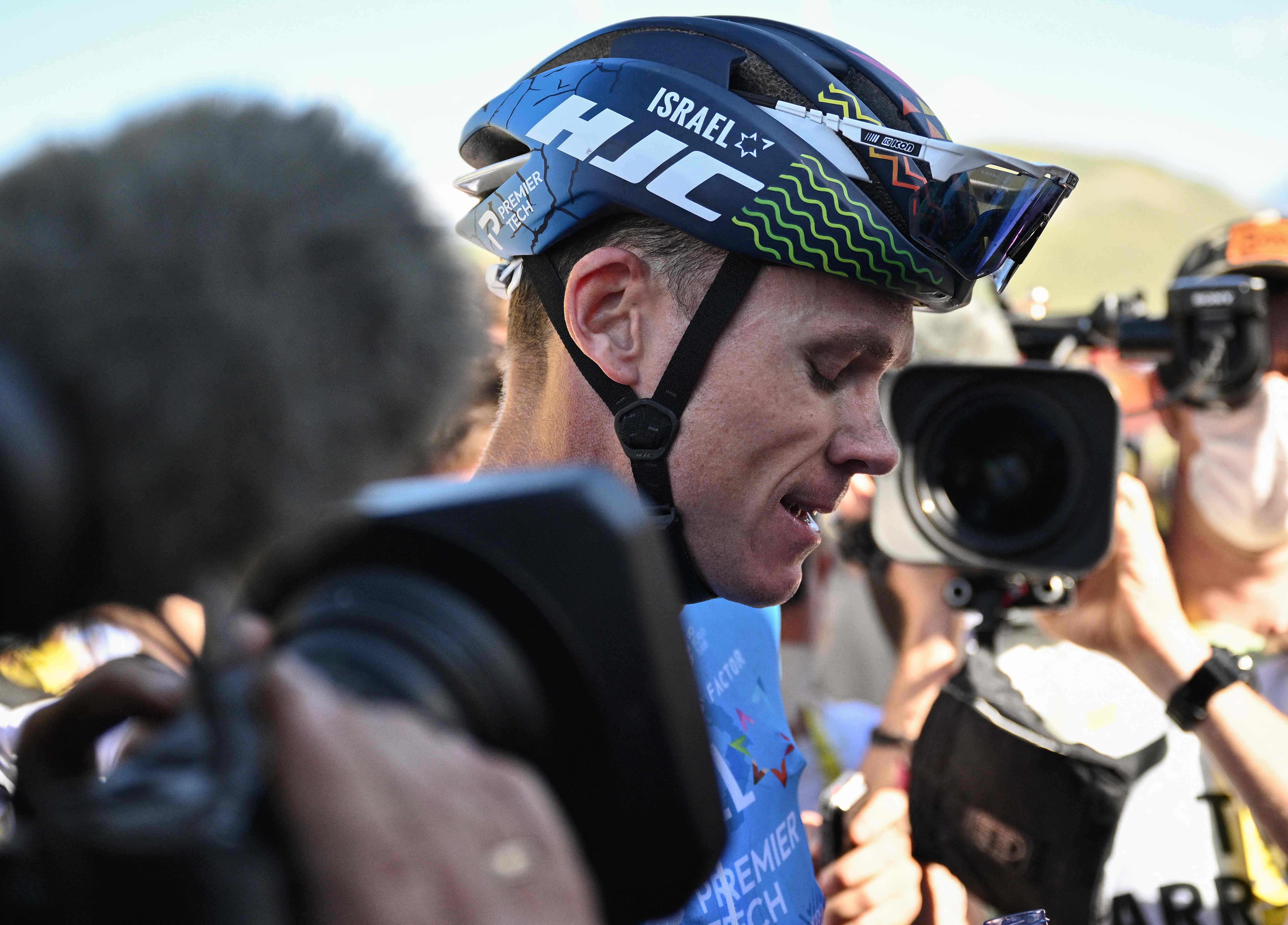 Pembalap asal Inggris yang membela tim Israel Premier Tech, Chris Froome.