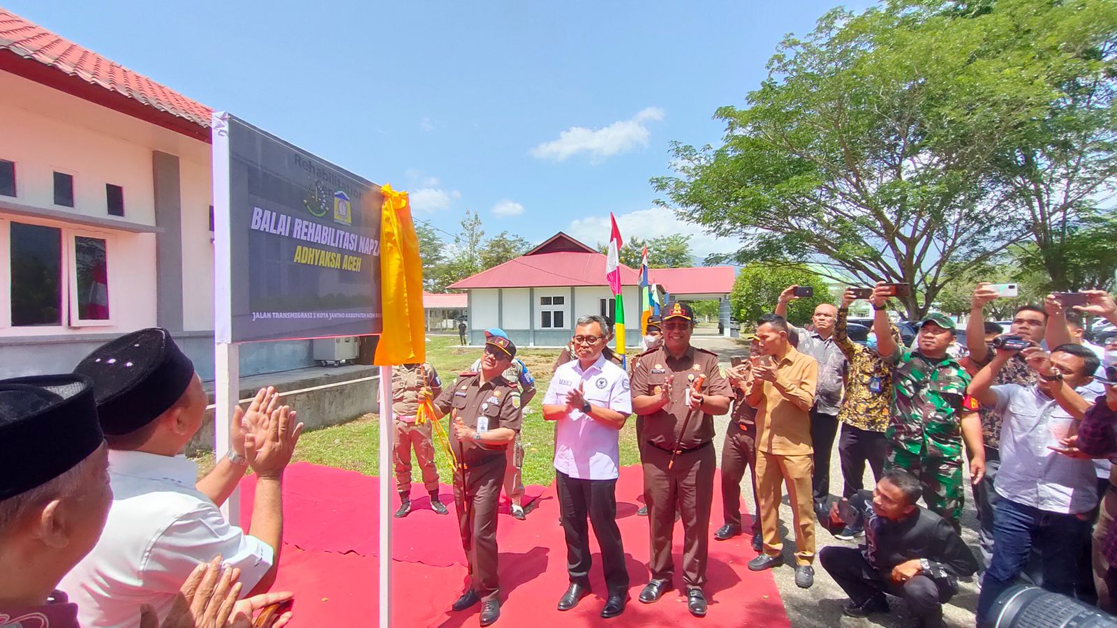 Kajari Aceh Besar Basril dan Kepala BNNP Aceh Brigjen Heru Pranoto saat Launching Balai Rehabilitasi Napza Aceh.