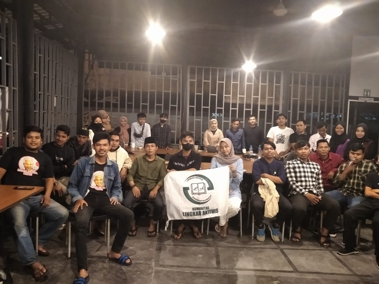 Ganjar Milenial Center kalbar berdiskusi dengan sejumlah aktivis