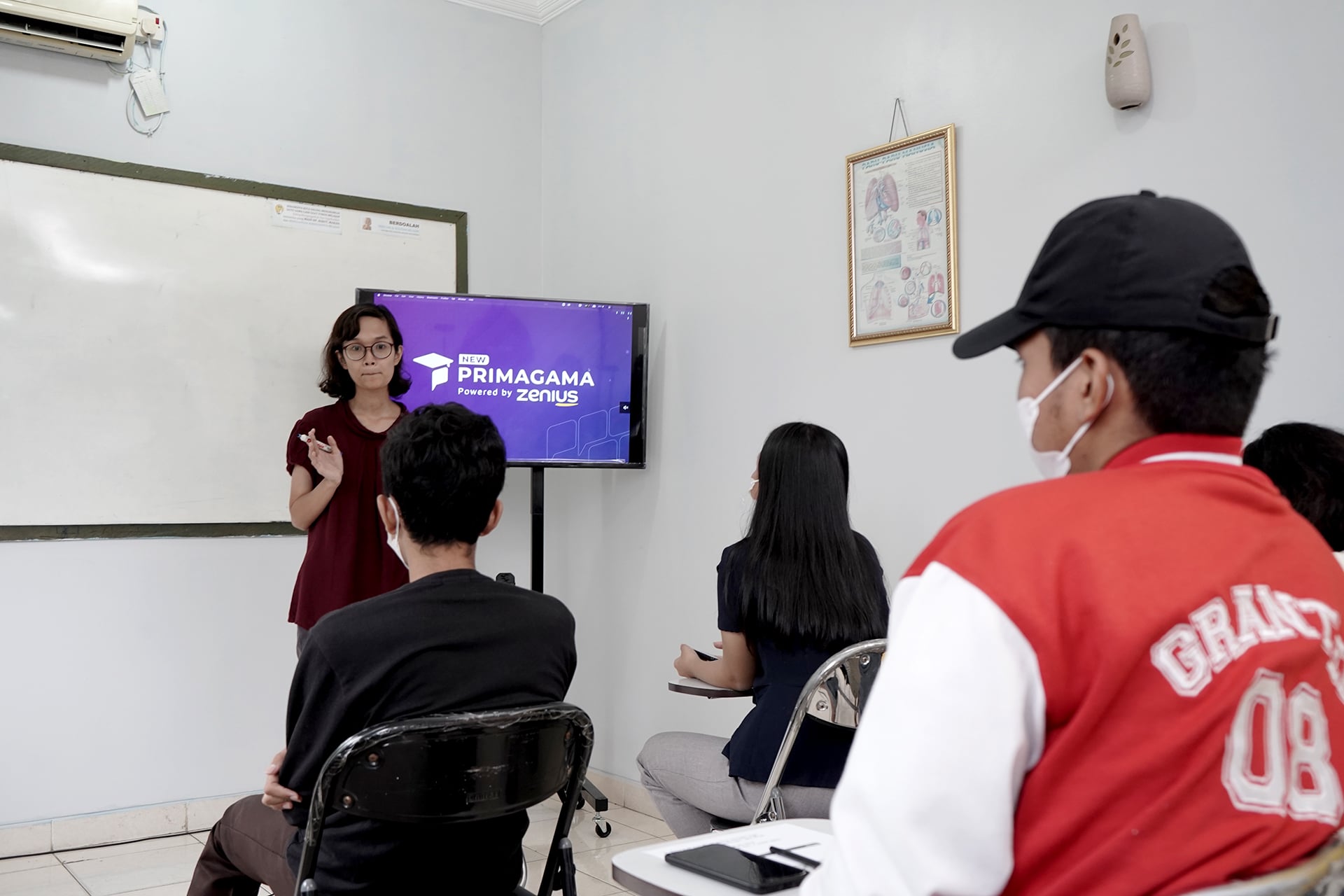 Pembelajaran di New Primagama yang digelar Zenius