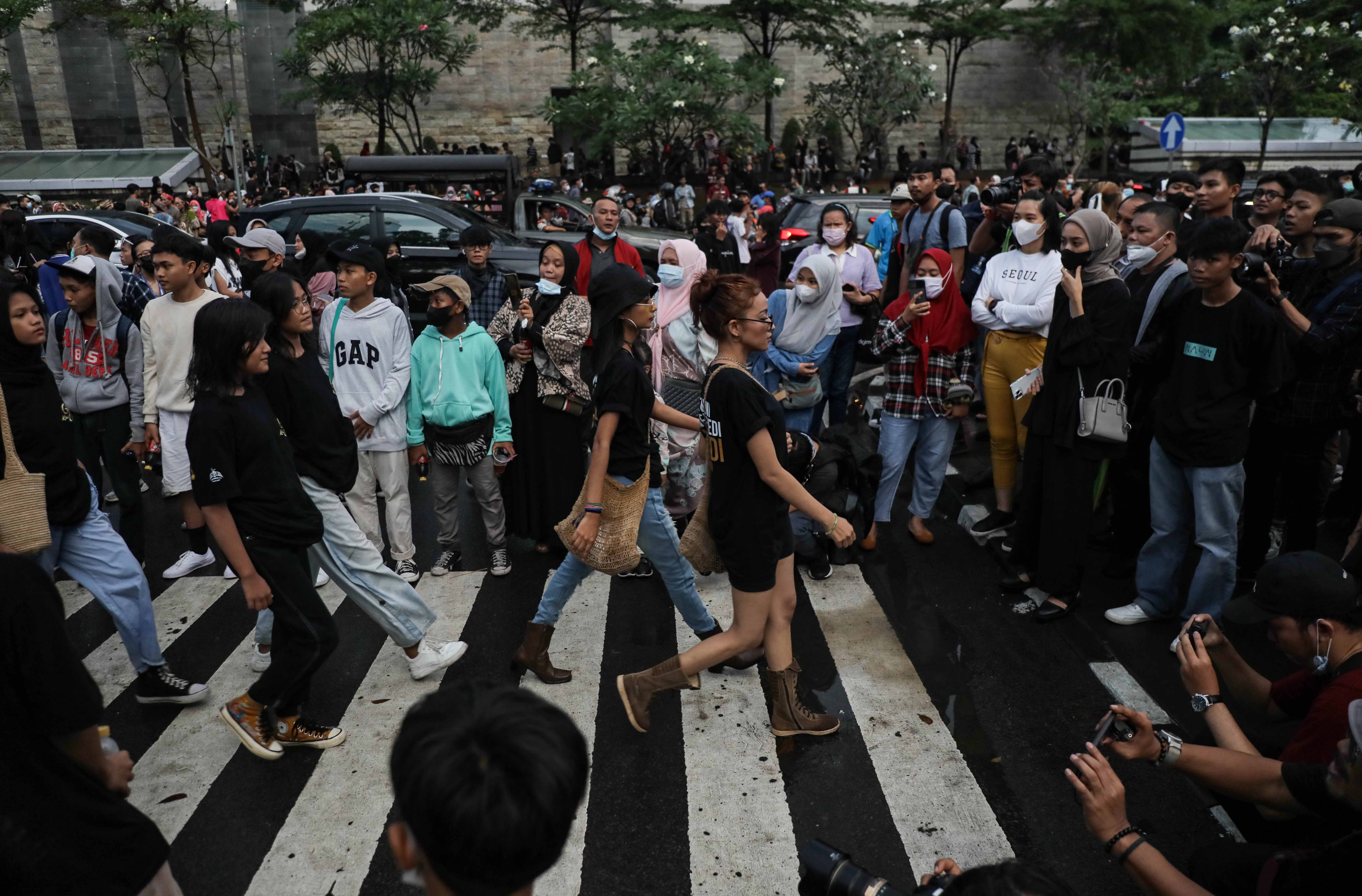 Peragaan busana jalanan di lokasi yang kini sering disebut 