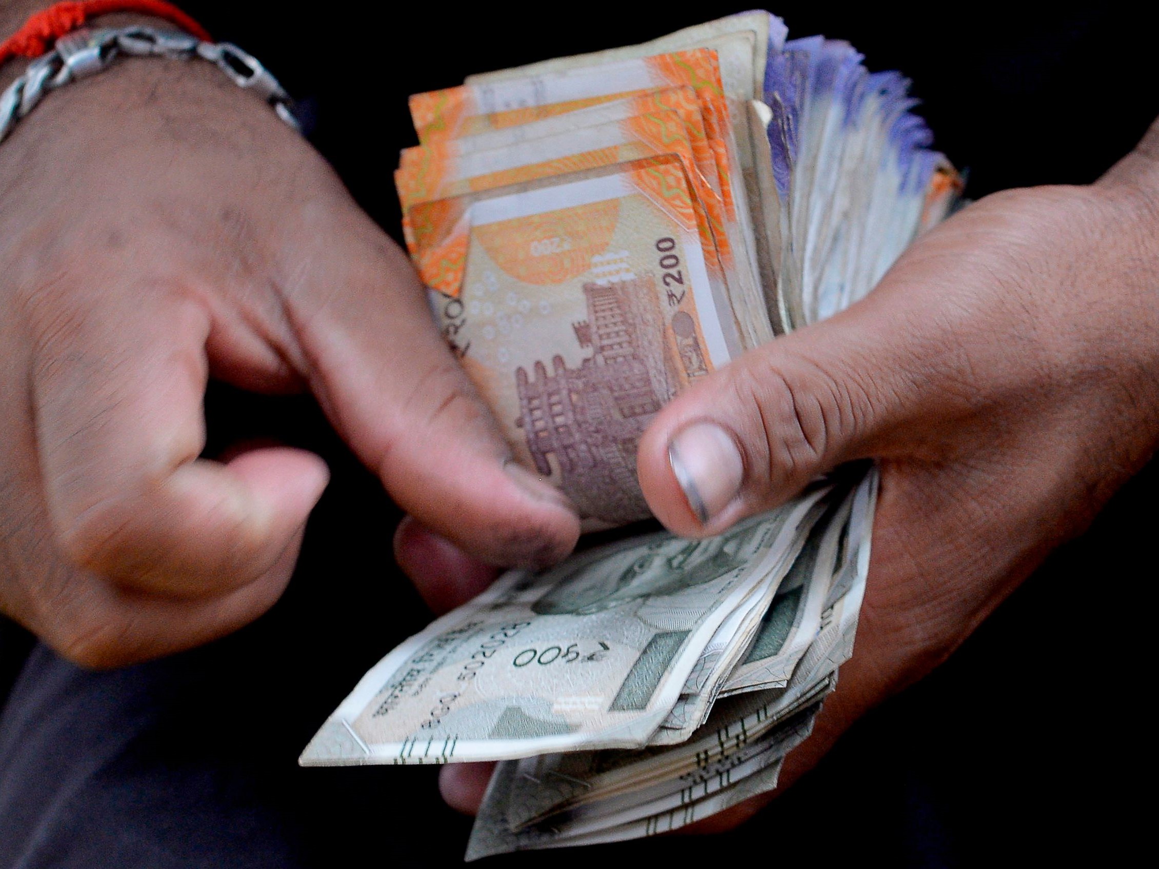 Rekor Terendah Baru Rupee India Tembus 80 per Dolar AS