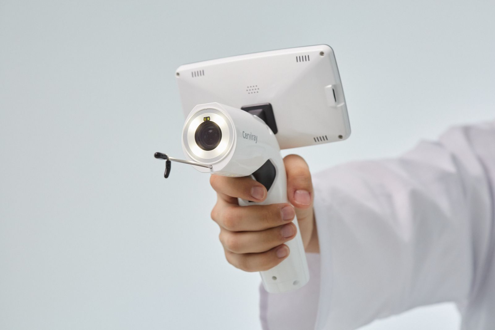 Cerviray A.I. adalah alat pendeteksi kanker serviks portable yang dapat membantu kaum wanita dalam mendeteksi dini kanker serviks.