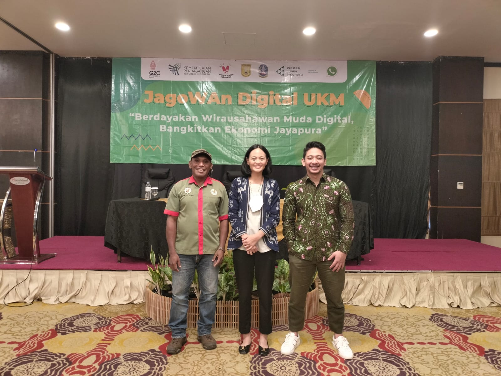 Dari kiri ke kanan: Pegiat pangan Papua - Charles Toto, Manager Kebijakan Publik WhatsApp Indonesia - Esther Samboh, dan Pendiri Maicih - Re