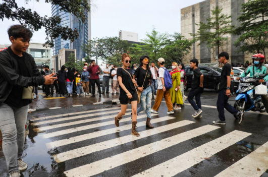 Peragaan busana jalanan di lokasi yang kini sering disebut 