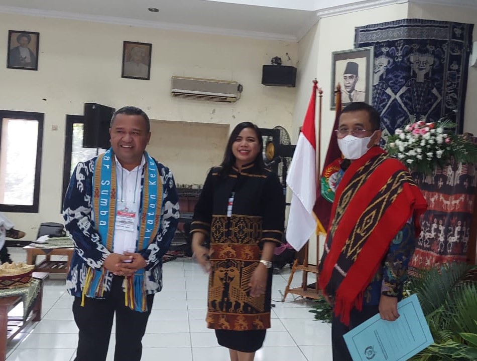 Ketua DPD Partai Demokrat DKI Jakarta Mujiono (selndang merah)