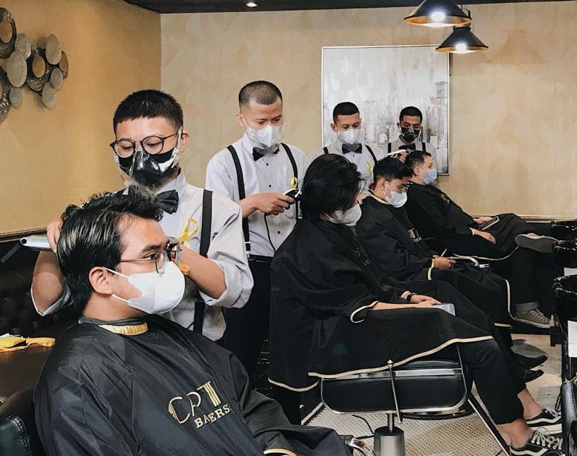 Rambut yang terpotong di Captain Barbershop akan ditimbang dan dihargai per gram sebesar Rp5000 yang didonasikan untuk pejuang kanker. 