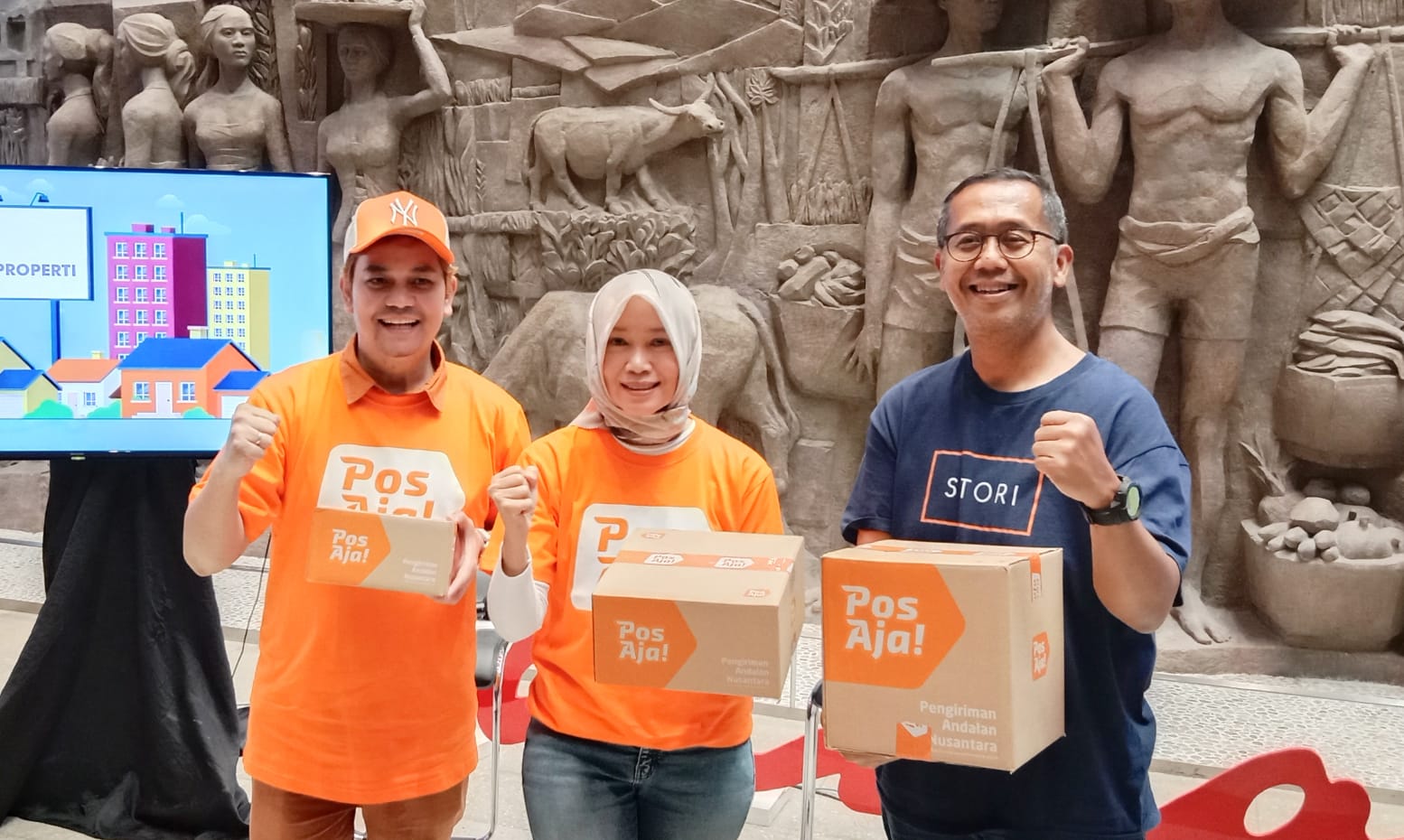 Direksi PT Pos Indonesia di tengah acara  Pos Indonesia Expo Day 2022