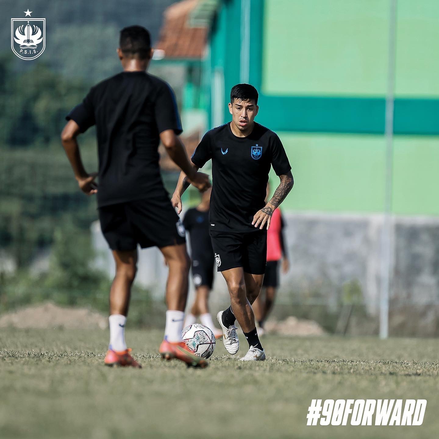 Skuad PSIS tengah menjalani sesi latihan