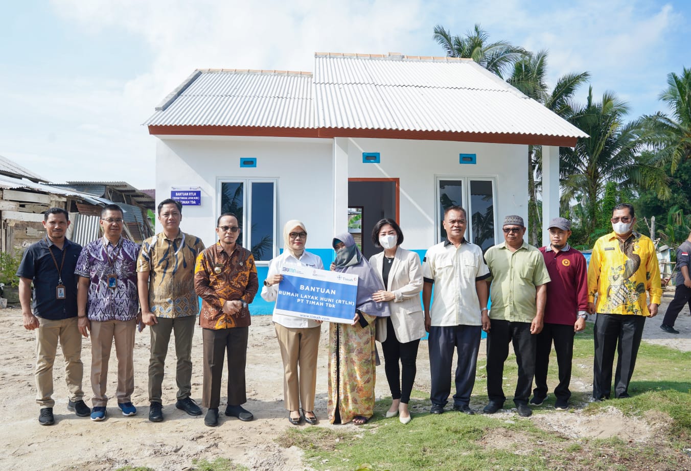 PT.Timah Tbk membangun Rumah Layak Huni untuk Hatijah (65) korban puting Beliung di Desa Kebintik, Kecamatan Pangkalan Baru, Kabupaten Bangk