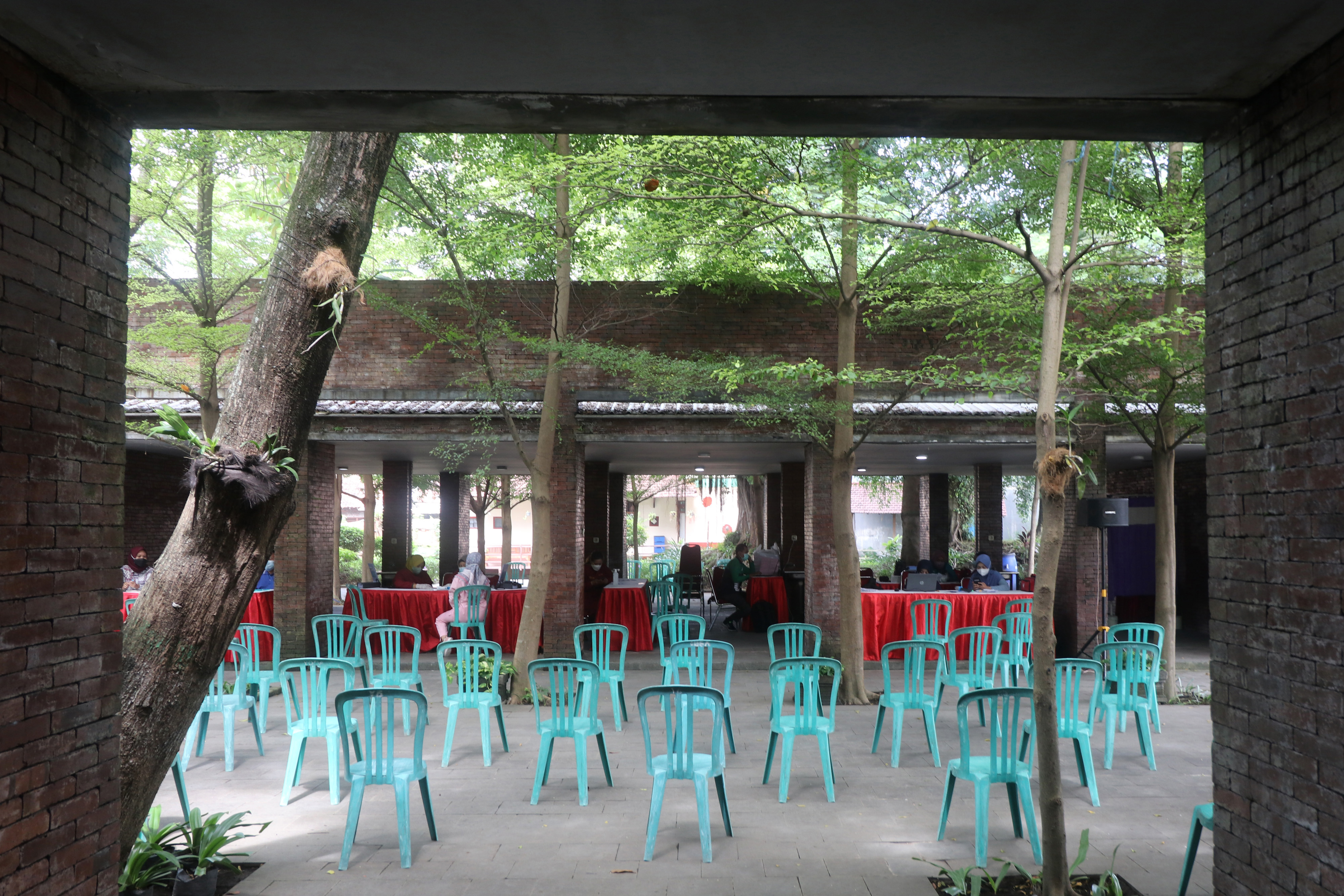 VAKSINASI BOOSTER COVID-19 SEPI PESERTA.