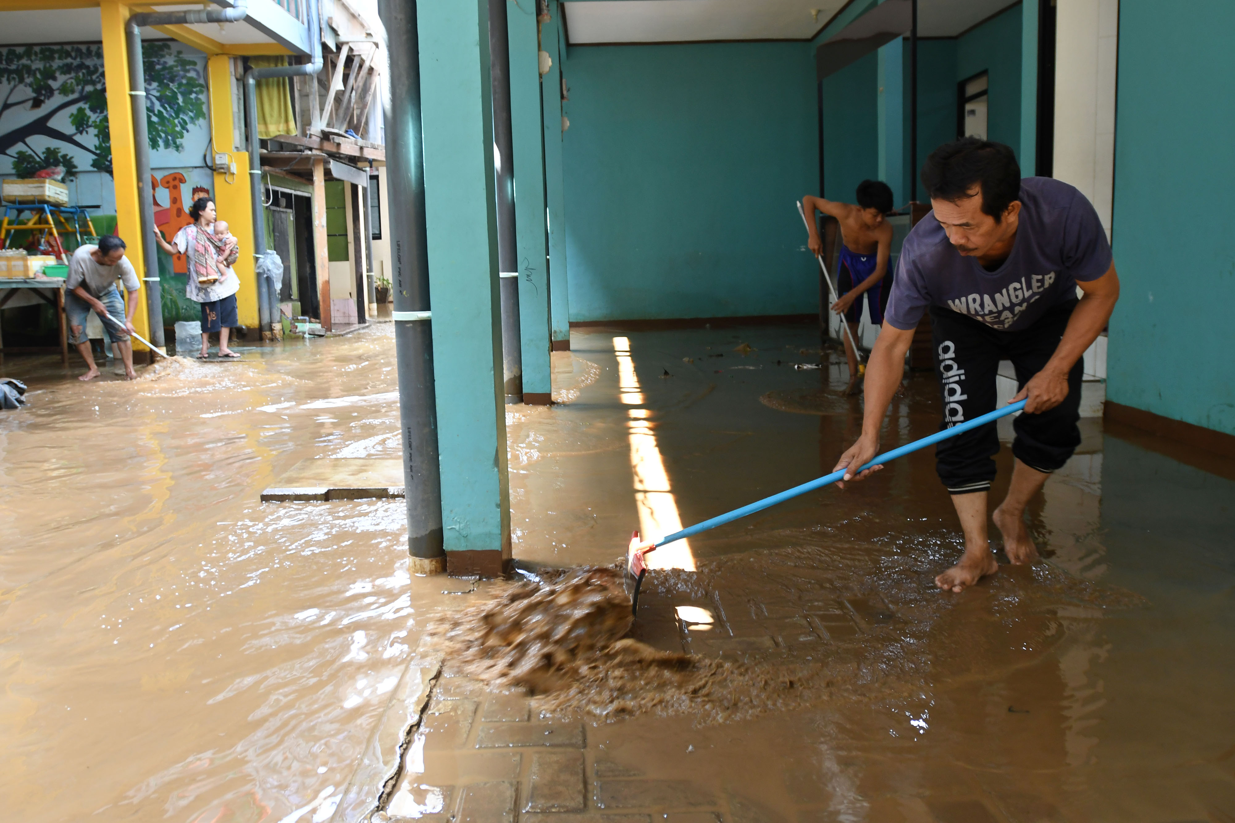 Banjir Mulai Surut, BNPB Imbau Warga Jabodetabek Tetap Waspada