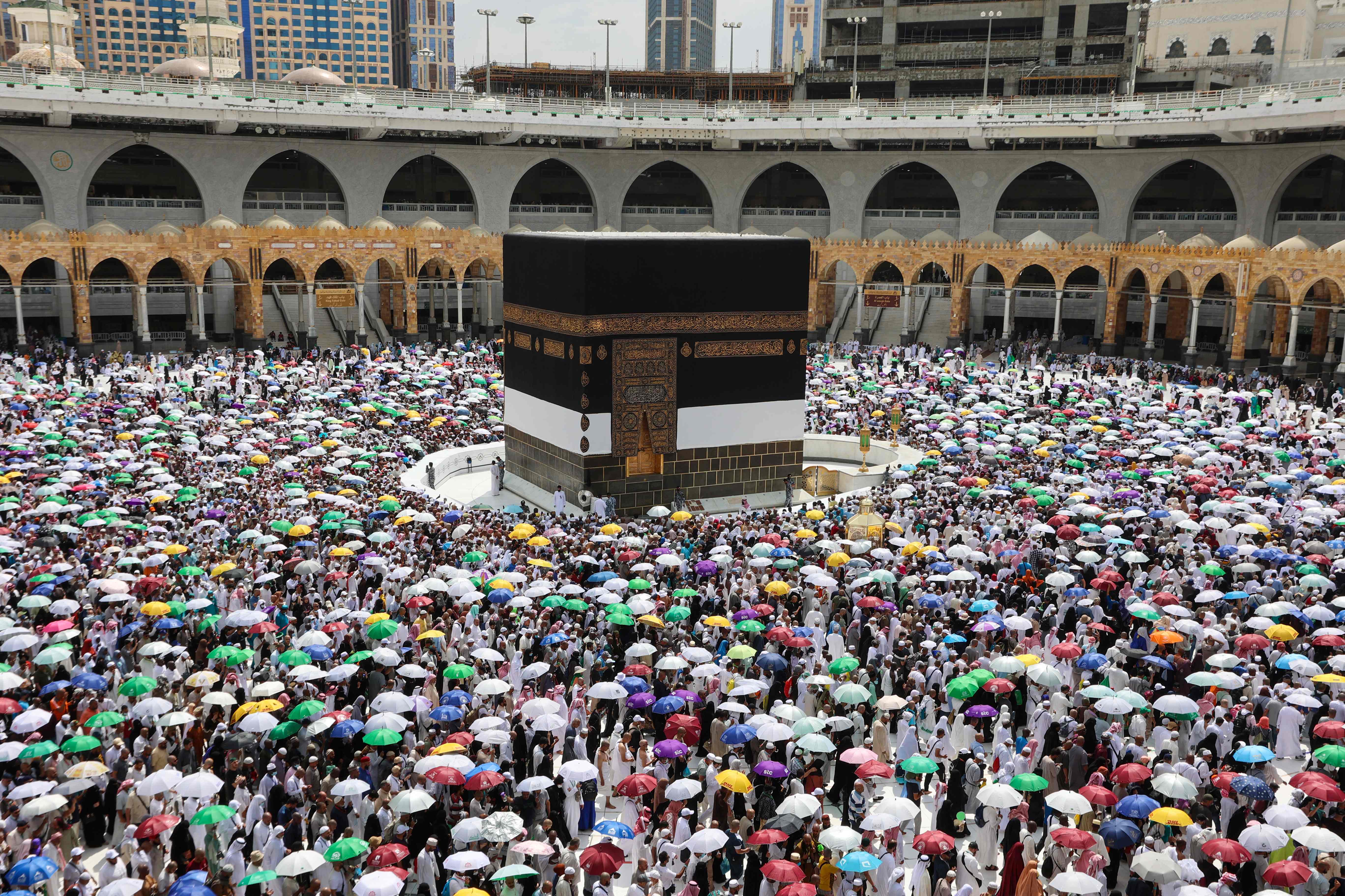 Umat Muslim menjalani ibadah haji di Masjidil Haram, Mekkah, Arab Saudi.