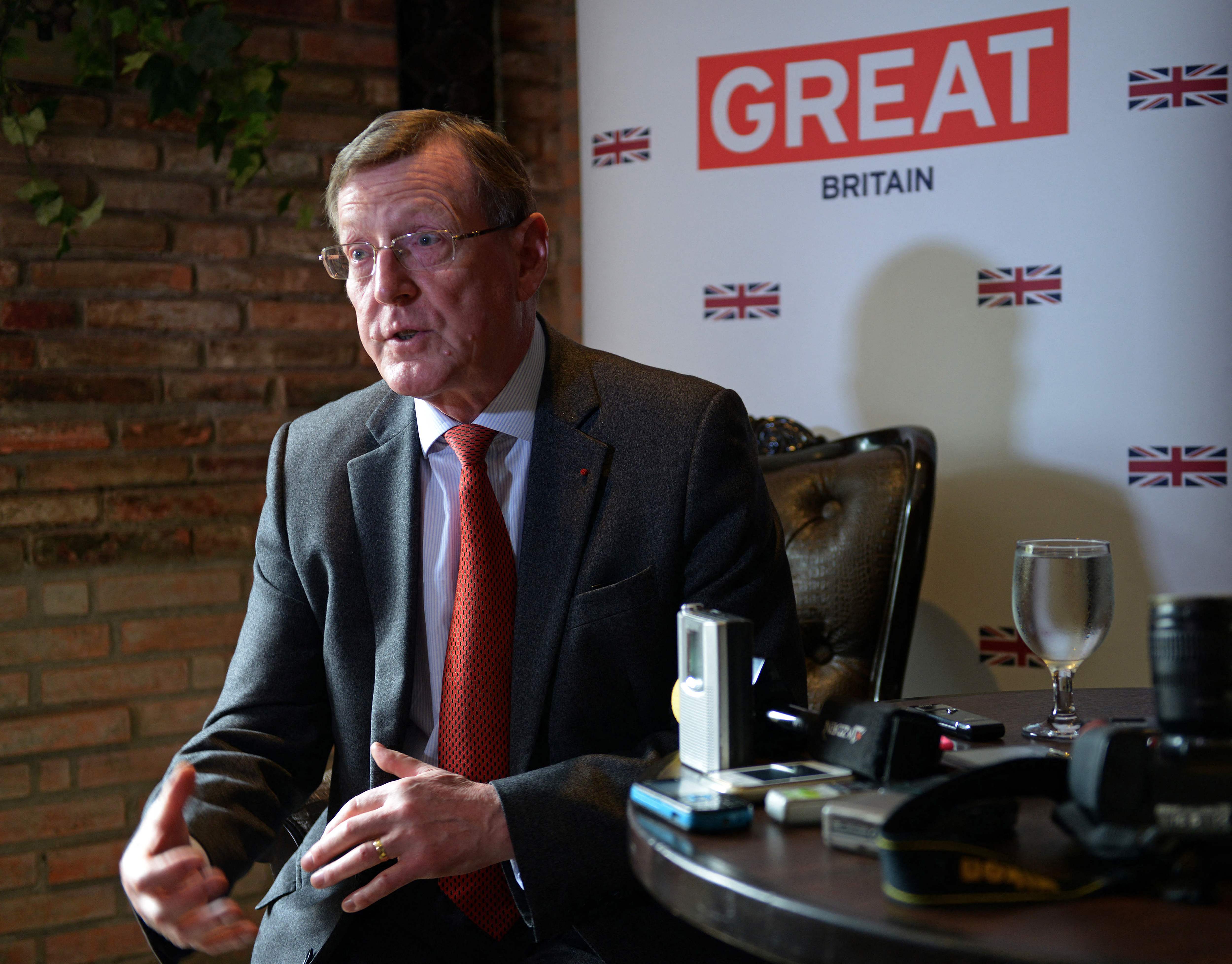 Peraih Nobel Perdamaian David Trimble