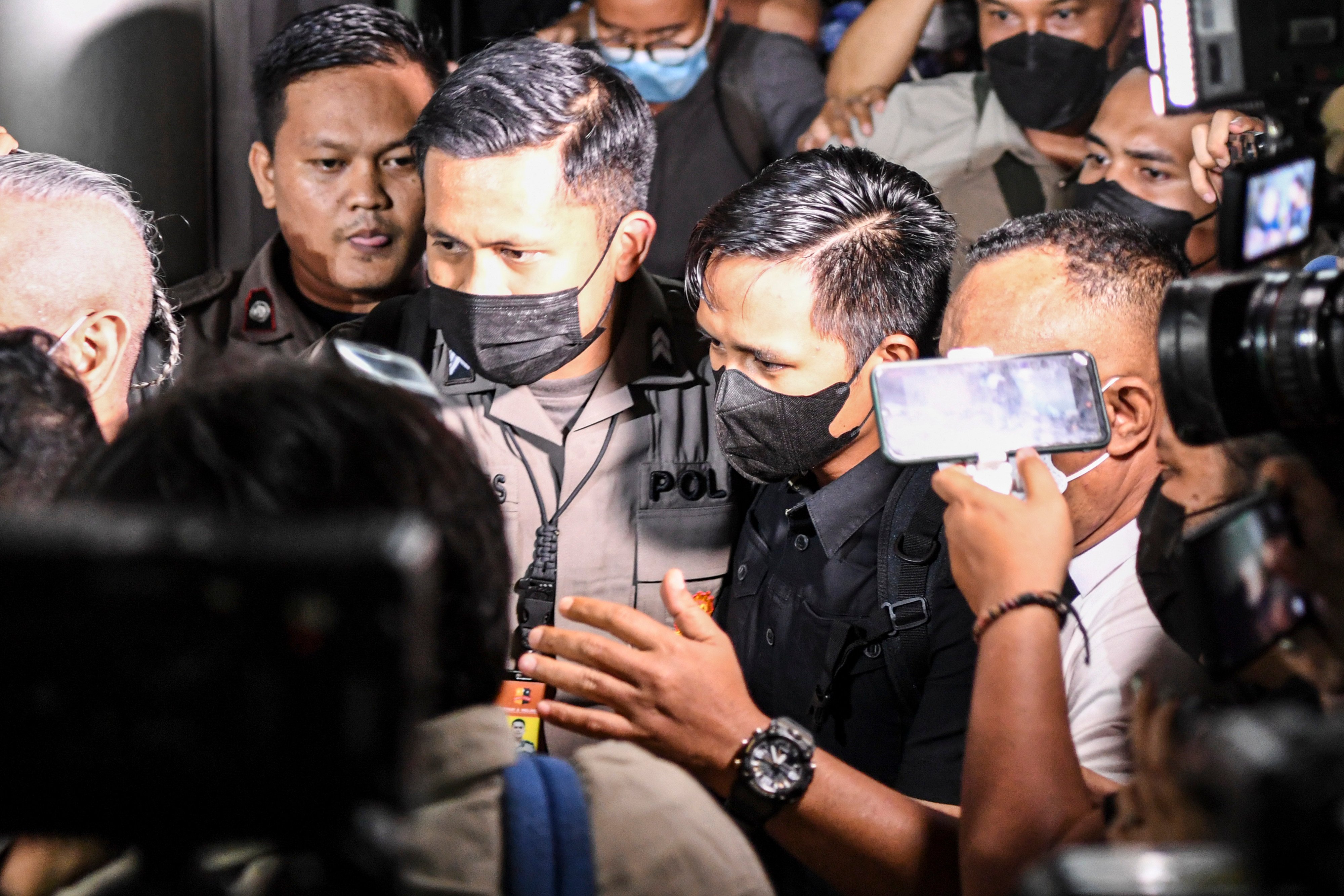 Bharada E (dua kanan)