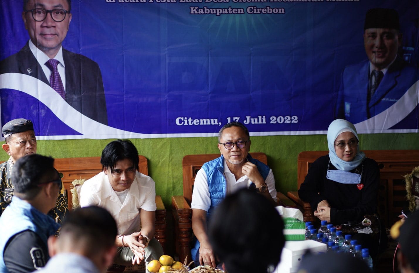 Ketua Umum PAN Zulkifli Hasan saat berkunjung ke Cirebon, Jawa Barat, Minggu (17/7).