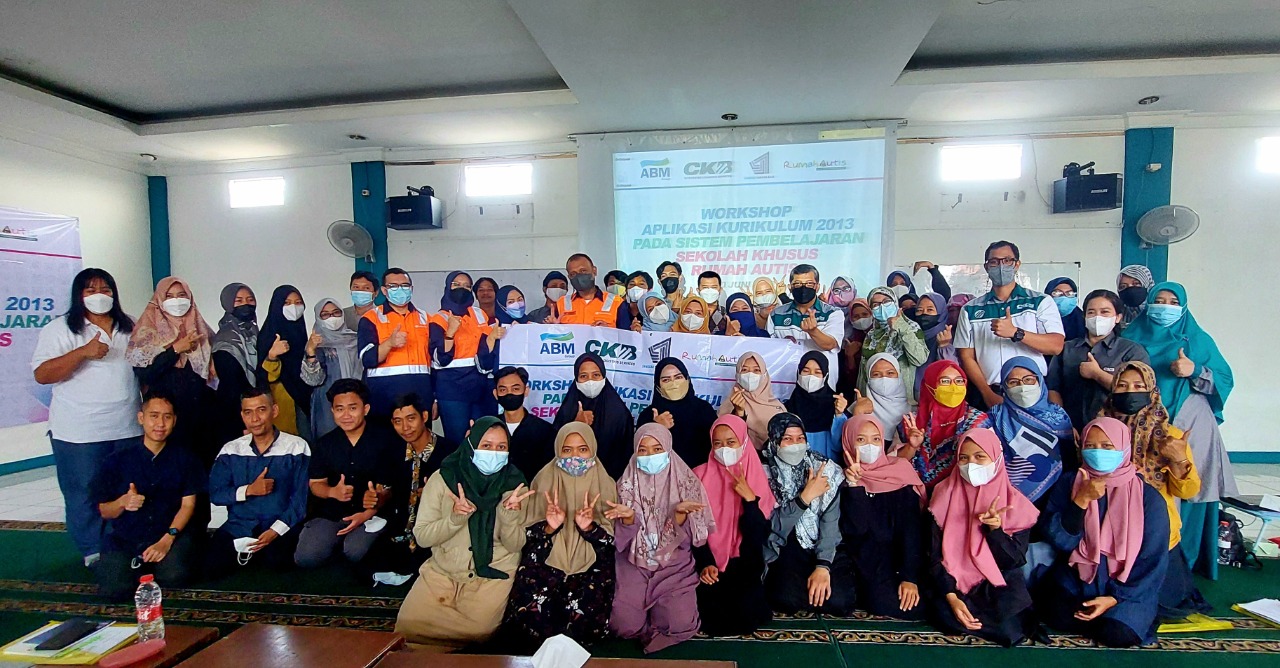 Workshop peningkatan skill dan ketrampilan tenaga pendidik di sekolah berkebutuhan khusus yang didukung CKB Group dan PT SBB.