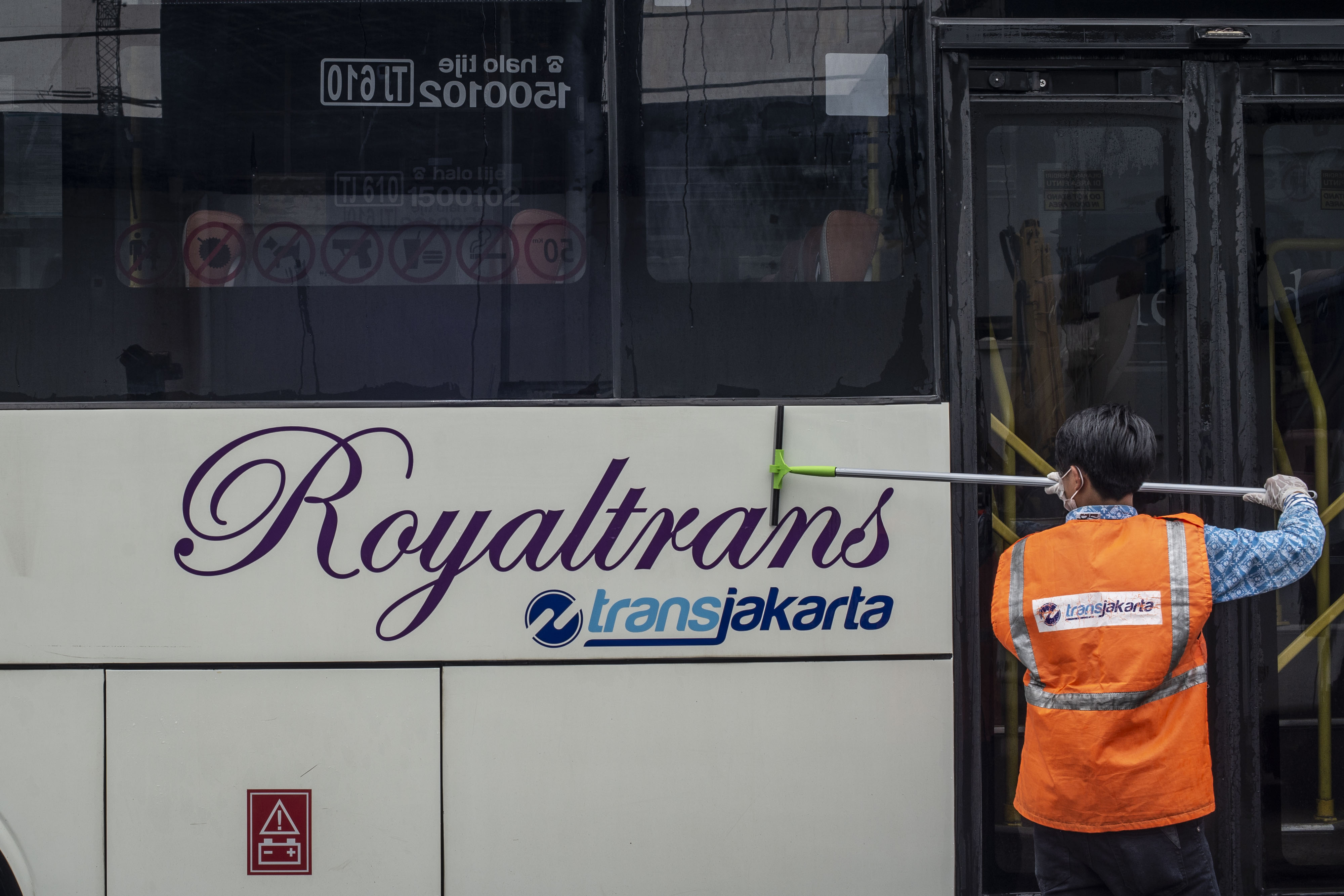 Ilustrasi royaltrans, transportasi publik milik TransJakarta