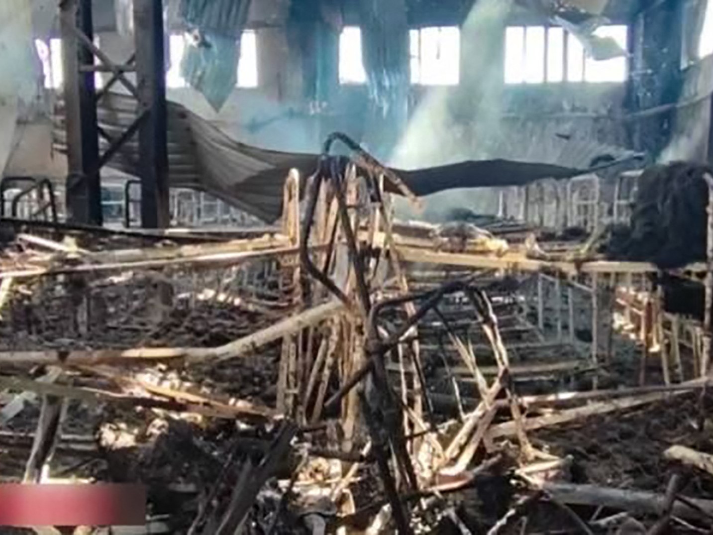 Pusat penahanan yang hancur di permukiman Olenivka di wilayah Donetsk yang dikuasai separatis.