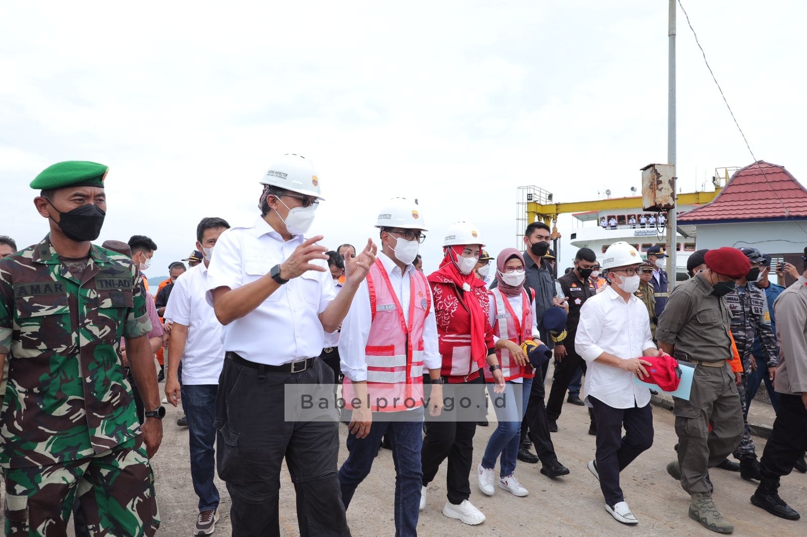 Menhub Budi Karya Sumadi meninjau pelabuhan di Bangka Belitung
