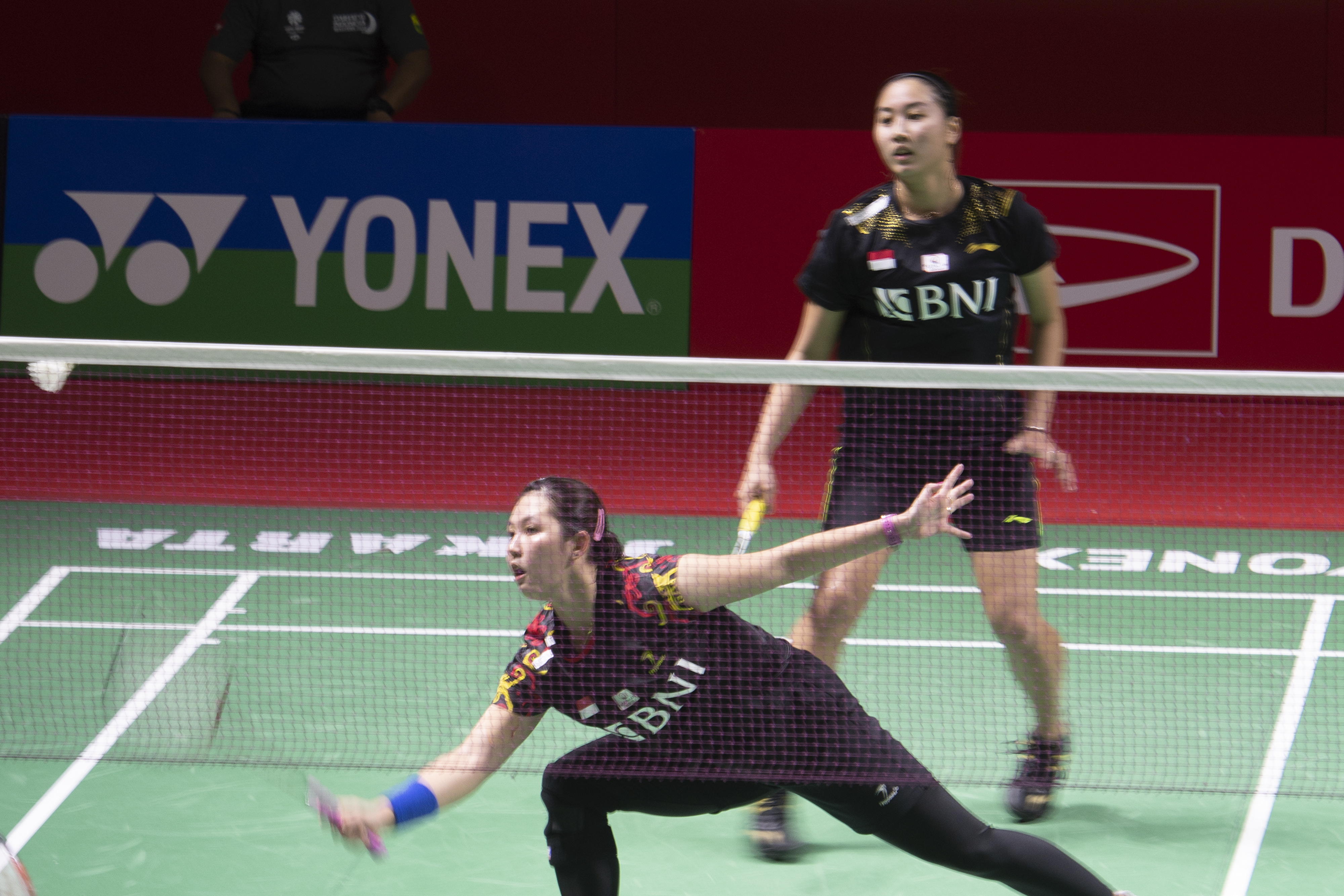 Ribka Sugiarto (depan) dan Febby Valencia Dwijayanti Gani (belakang).