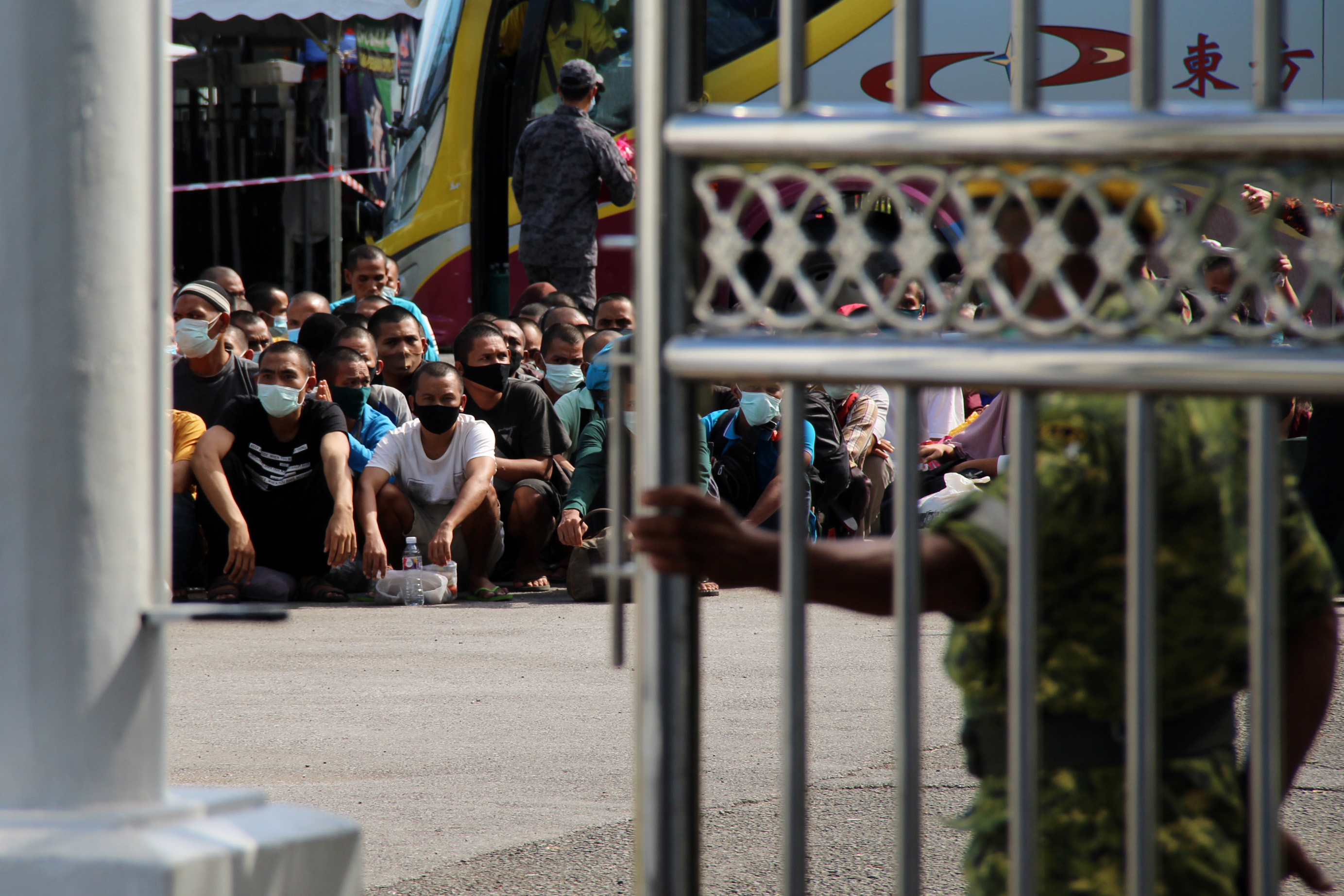 Sejumlah PMI yang bermasalah menunggu dideportasi otoritas Malaysia.