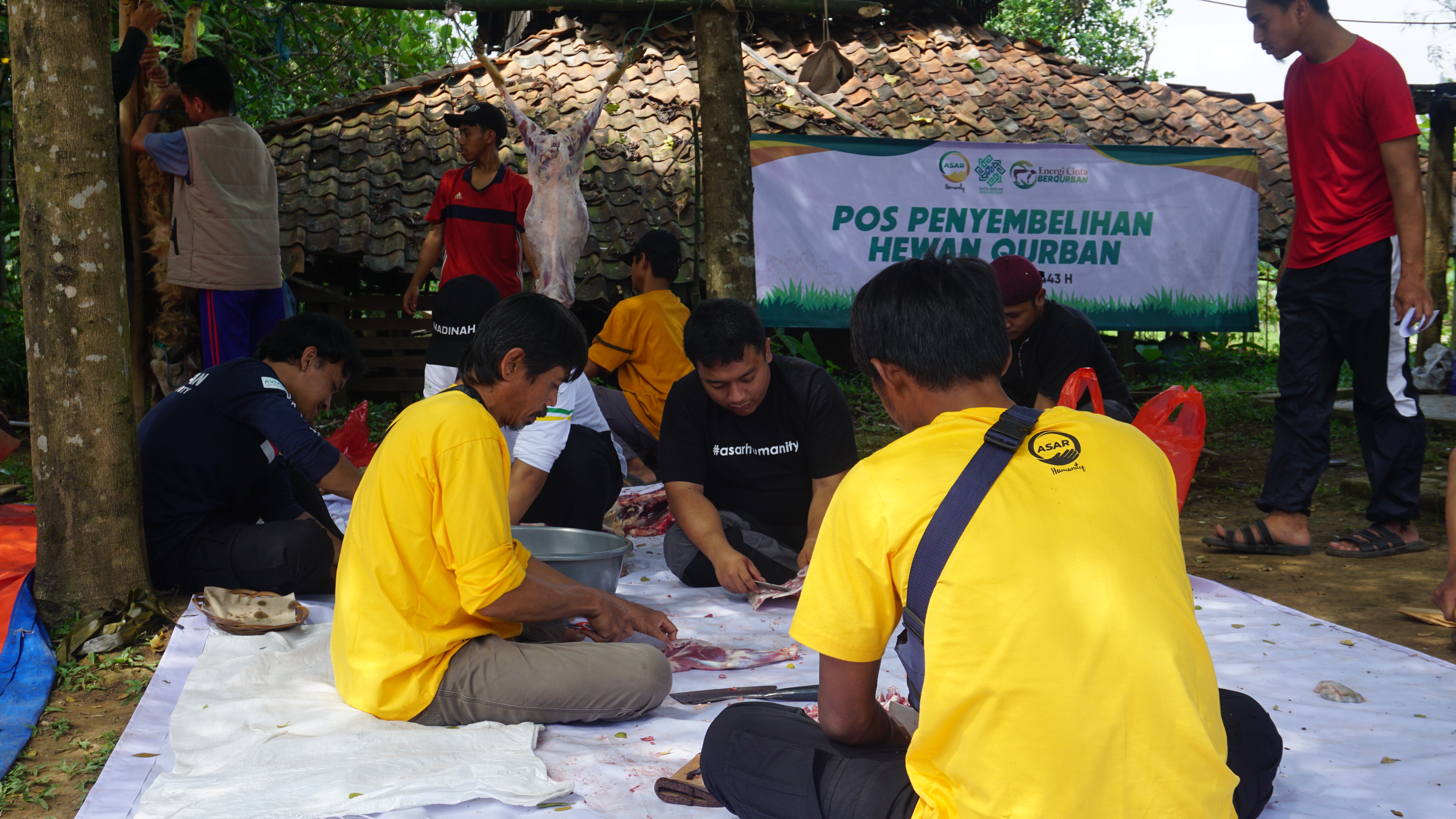 Pondok Pesantren Tahfidz Ar Rasyid Nambo Nambo, Kecamatan Klapanunggal, Kabupaten Bogor mendapat penyaluran hewan kurban.