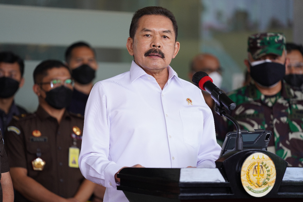 Jaksa Agung ST Burhanuddin mengumumkan lima tersangka korupsi Krakatau Steel.