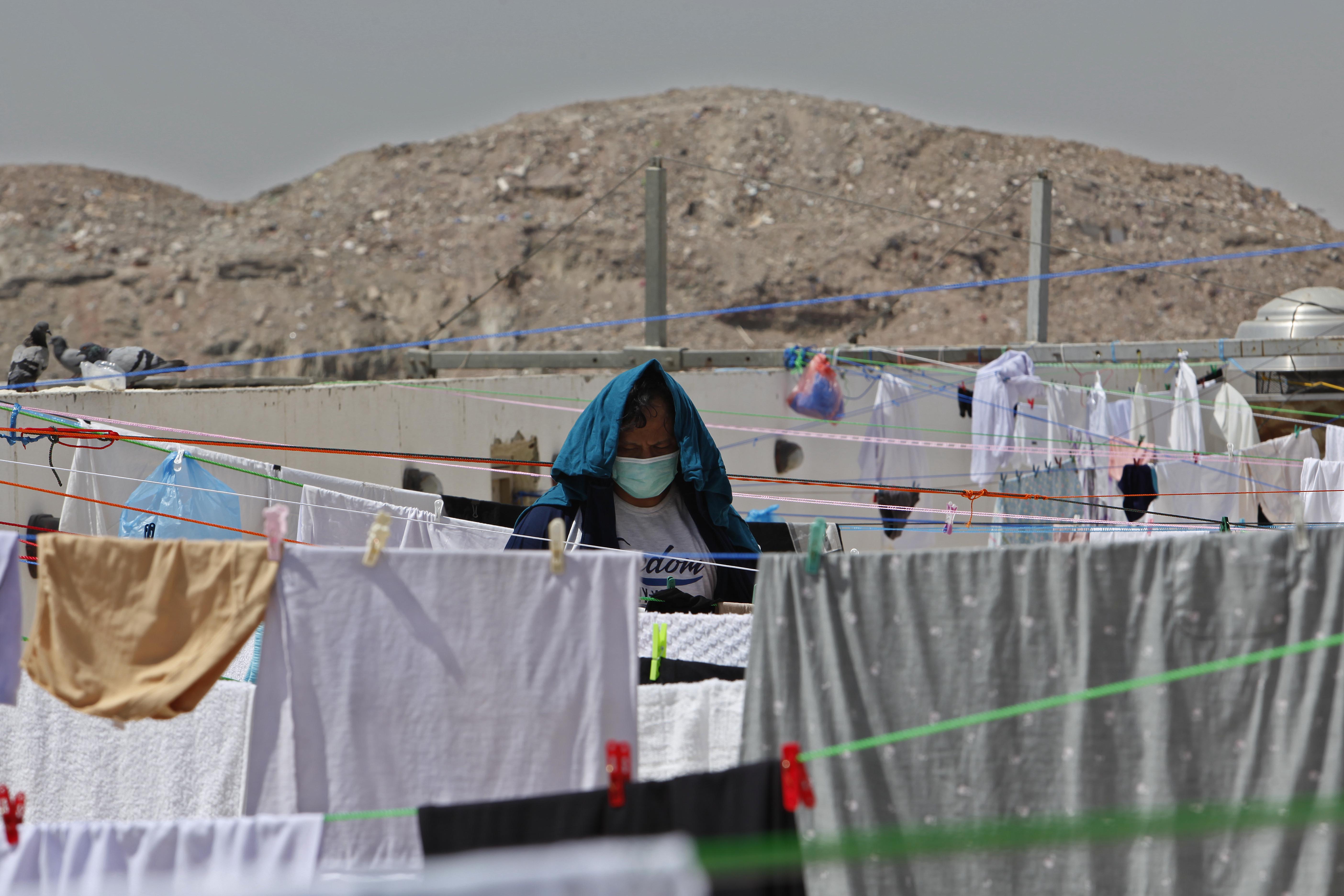 Para jemaah haji memanfaatkan waktu untuk mencuci pakaian dan kain ihram sebagai persiapan jelang wukuf di Arafah, Muzdalifah, dan Mina.