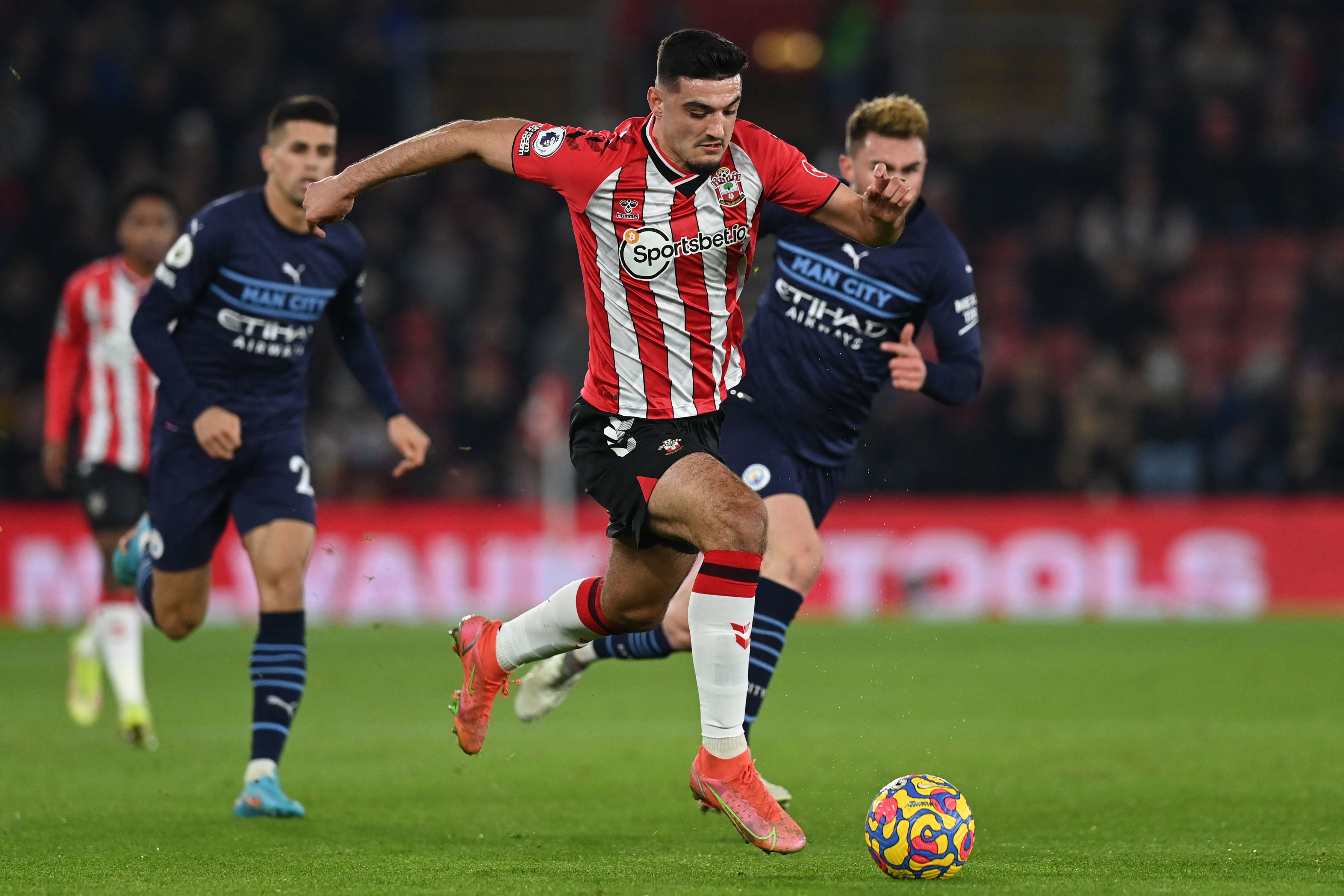 Penyerang Chelsea Armando Broja saat dipinjamkan ke Southampton, musim lalu.