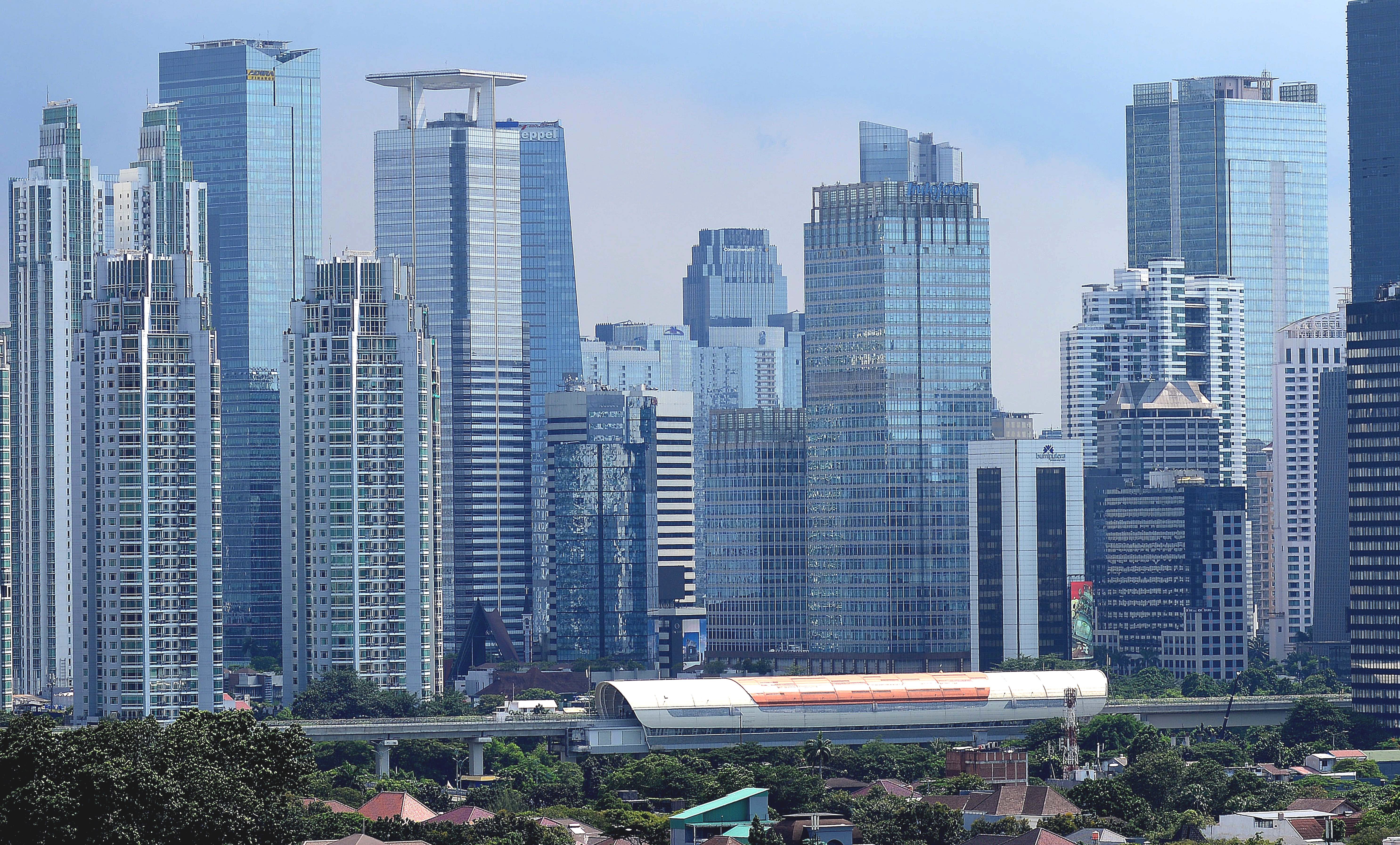 Deretan gedung-gedung perkantoran di kawasan bisnis di Jakarta.