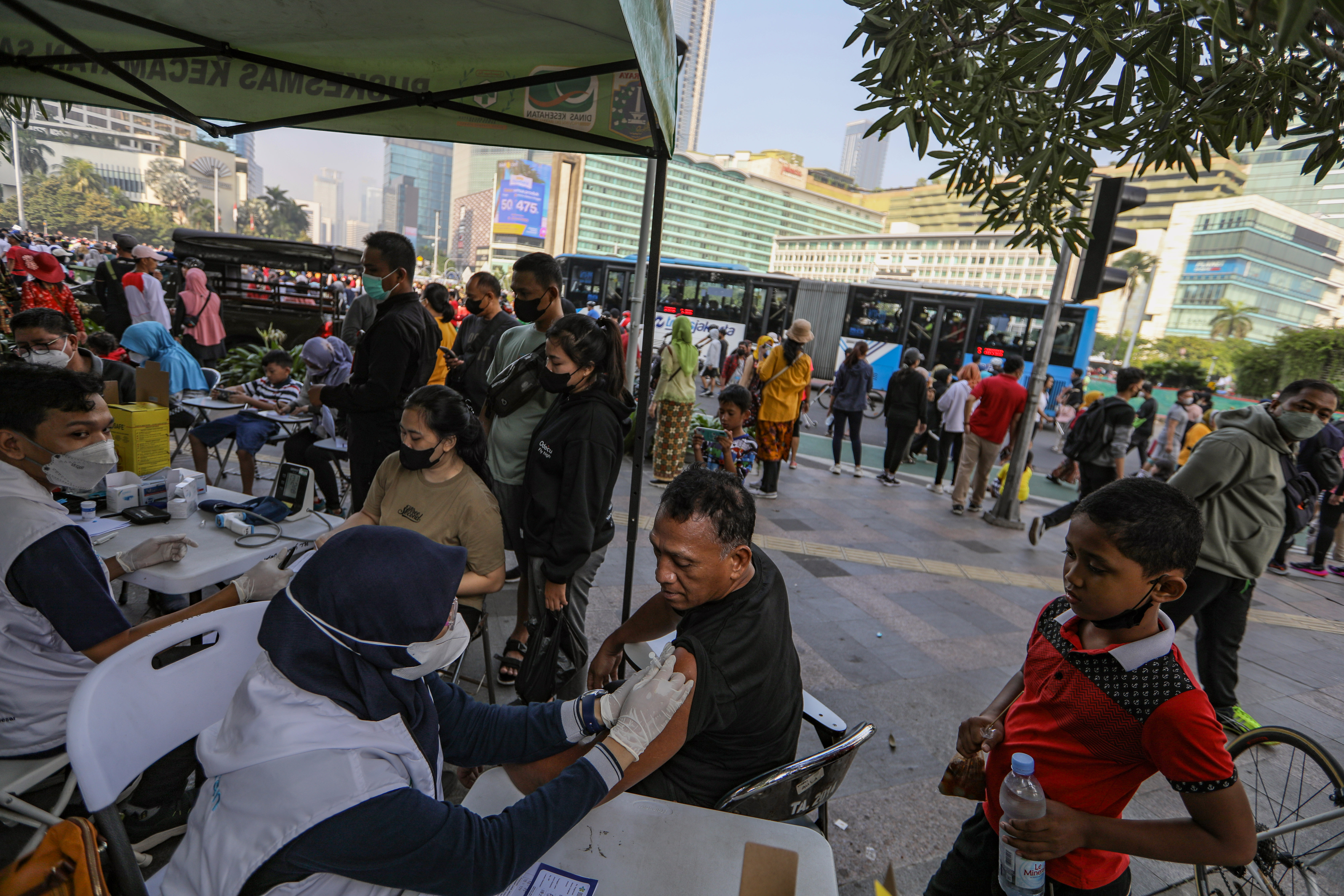 Antisipasi Kenaikan Kasus, Prokes dan Booster Wajib Ditegakkan Kembali