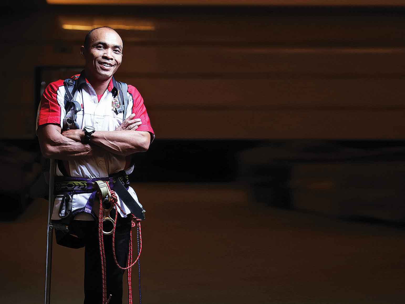 SABAR GORKY: Terus Mendaki meski Kehilangan Kaki