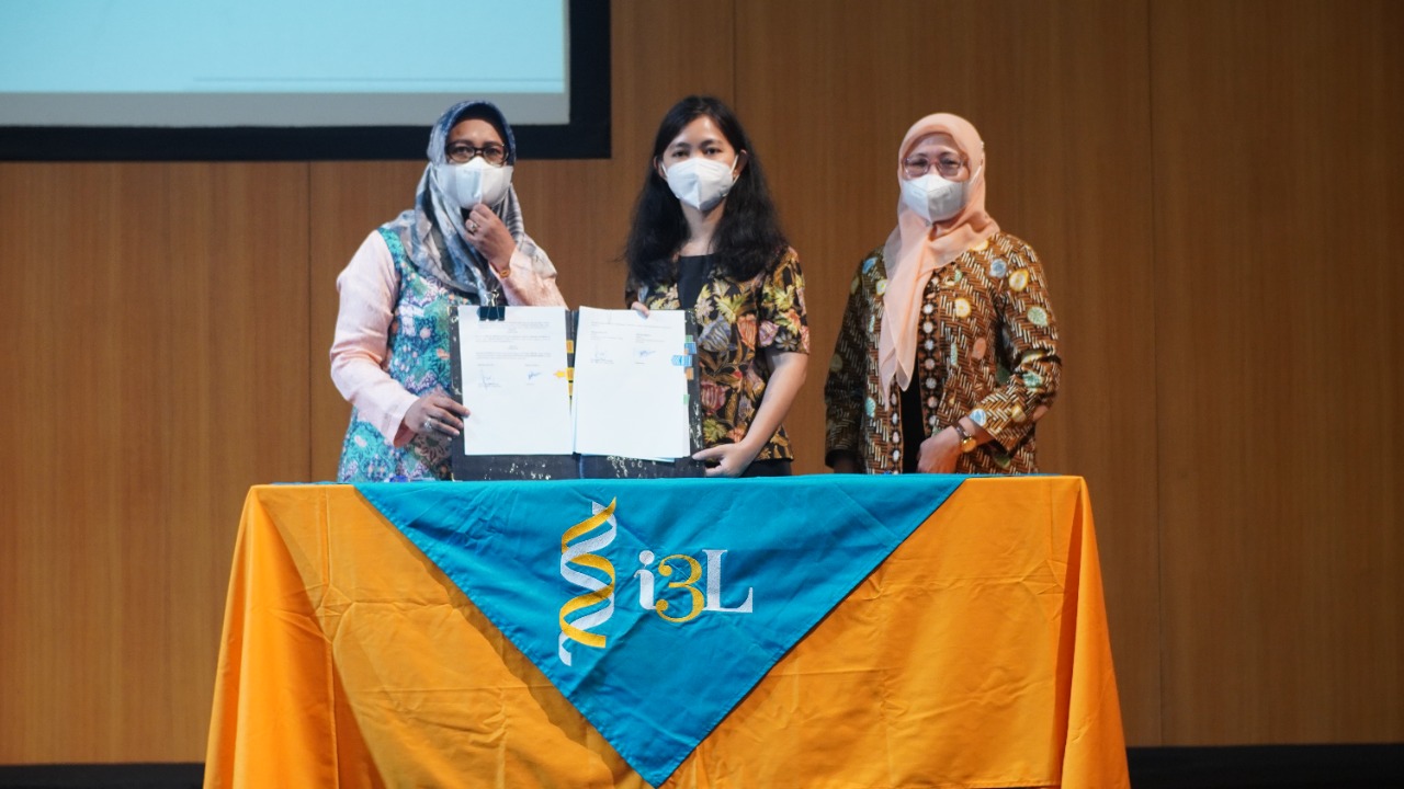 Penandatangan hibah penelitian i3L dengan LLDIKTI wilayah III