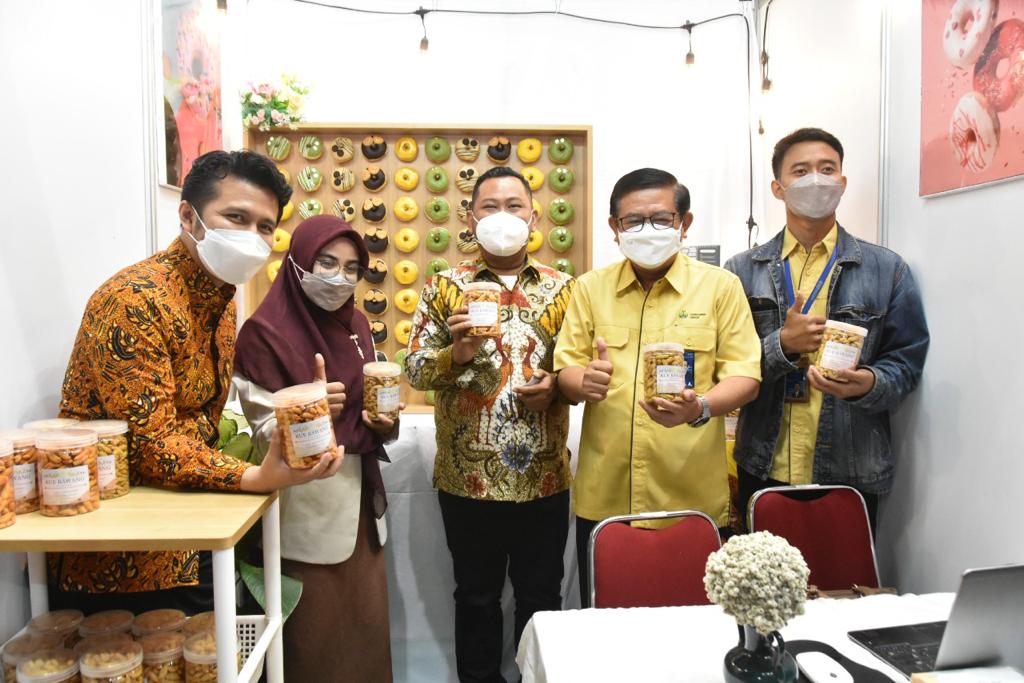 wagub Jatim Emil Elistianto Dardak di ajang Mangga Hybrid Expo yang digelar Petrokimia Gresik di Gresik, Jawa Timur