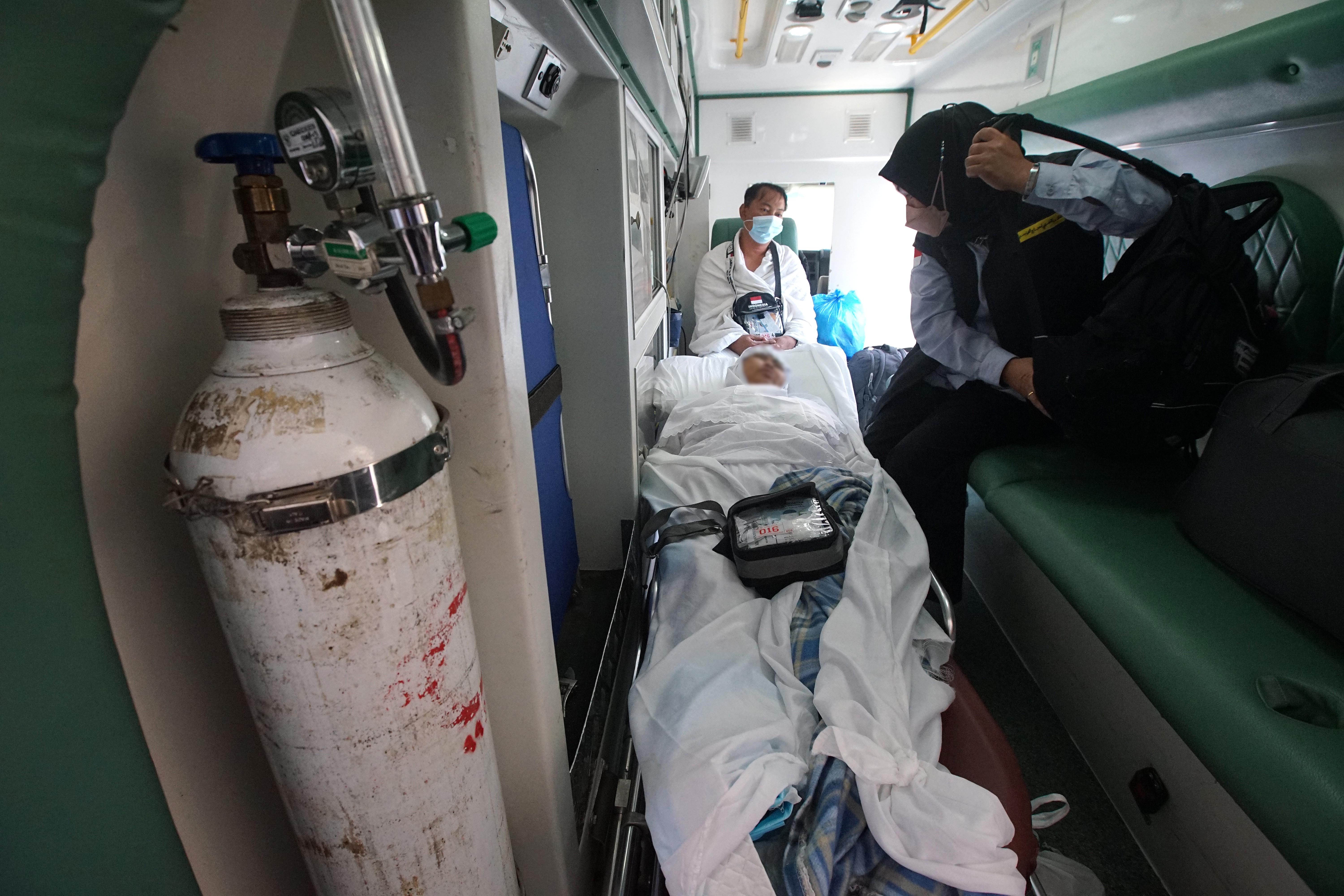 JEMAAH SAKIT DIBERANGKATKAN KE MEKKAH.