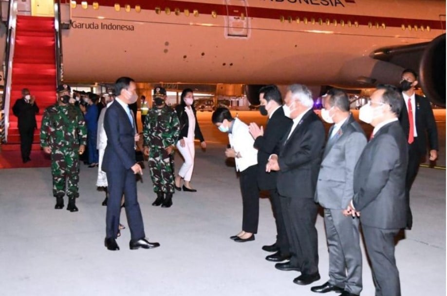 Presiden Joko Widodo mendarat di Bandara Internasional Soekarno-Hatta, Tangerang, Banten, Jumat (29/7) dini hari WIB.