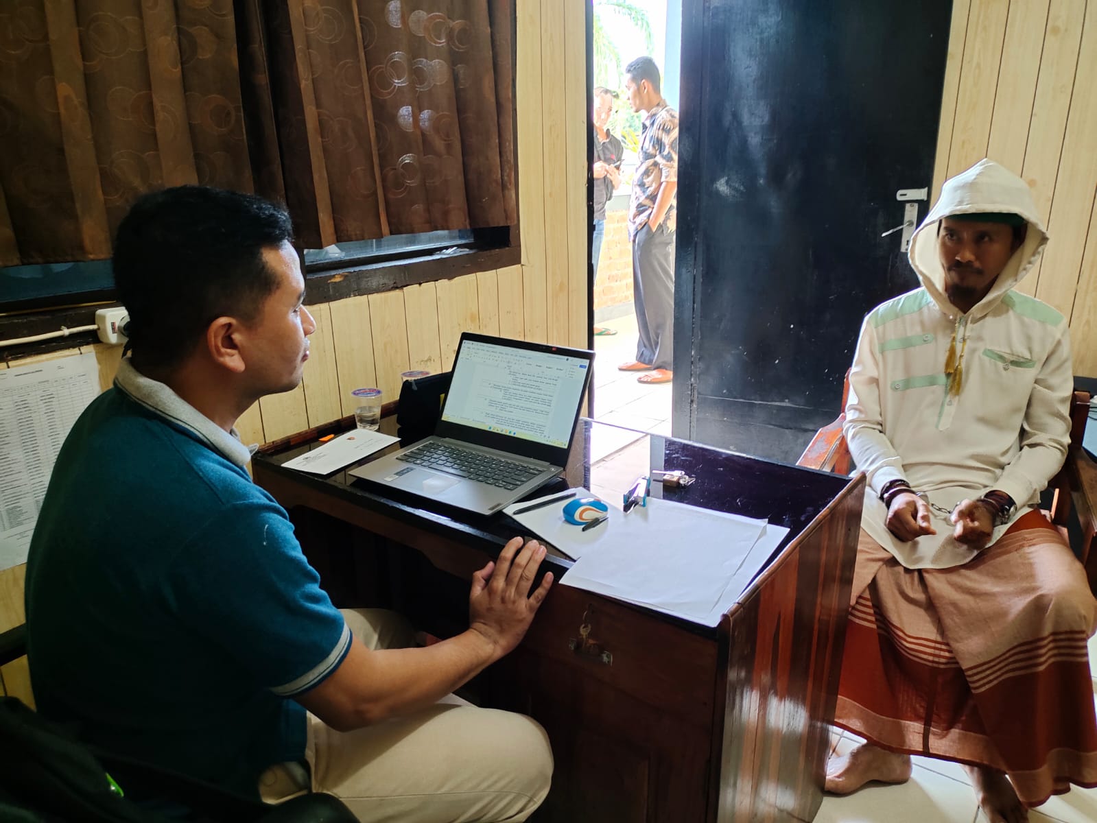 Pelaku HS (37) warga Desa Sumberjaya, Kecamatan Waway Kary pelaku perusakan barang gereja. 