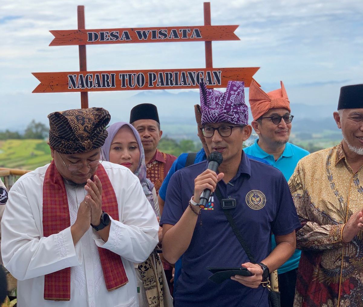 Menparekraf Sandiaga Uno menyambangi Desa Wisata Pariangan. Kecamatan Pariangan, Kabupaten Tanah Datar, Sumatera Barat. 