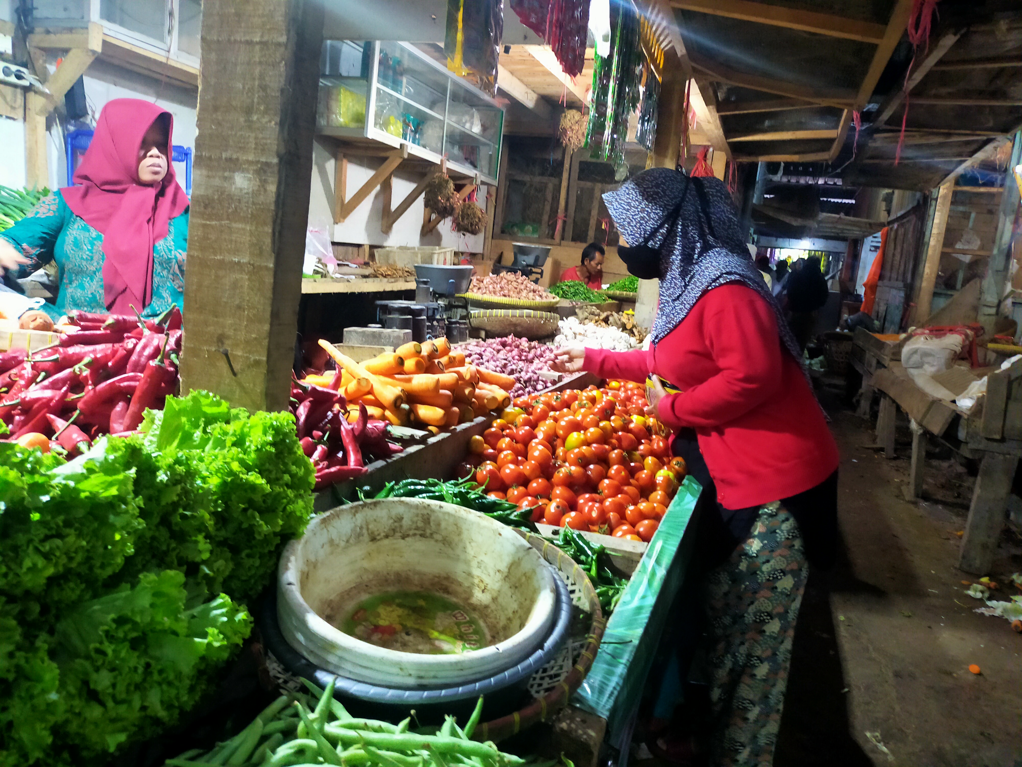 Harga bawang merah di pasar tradisional Palangka Raya, Kalteng melejit tembus Rp80 ribu/kg.